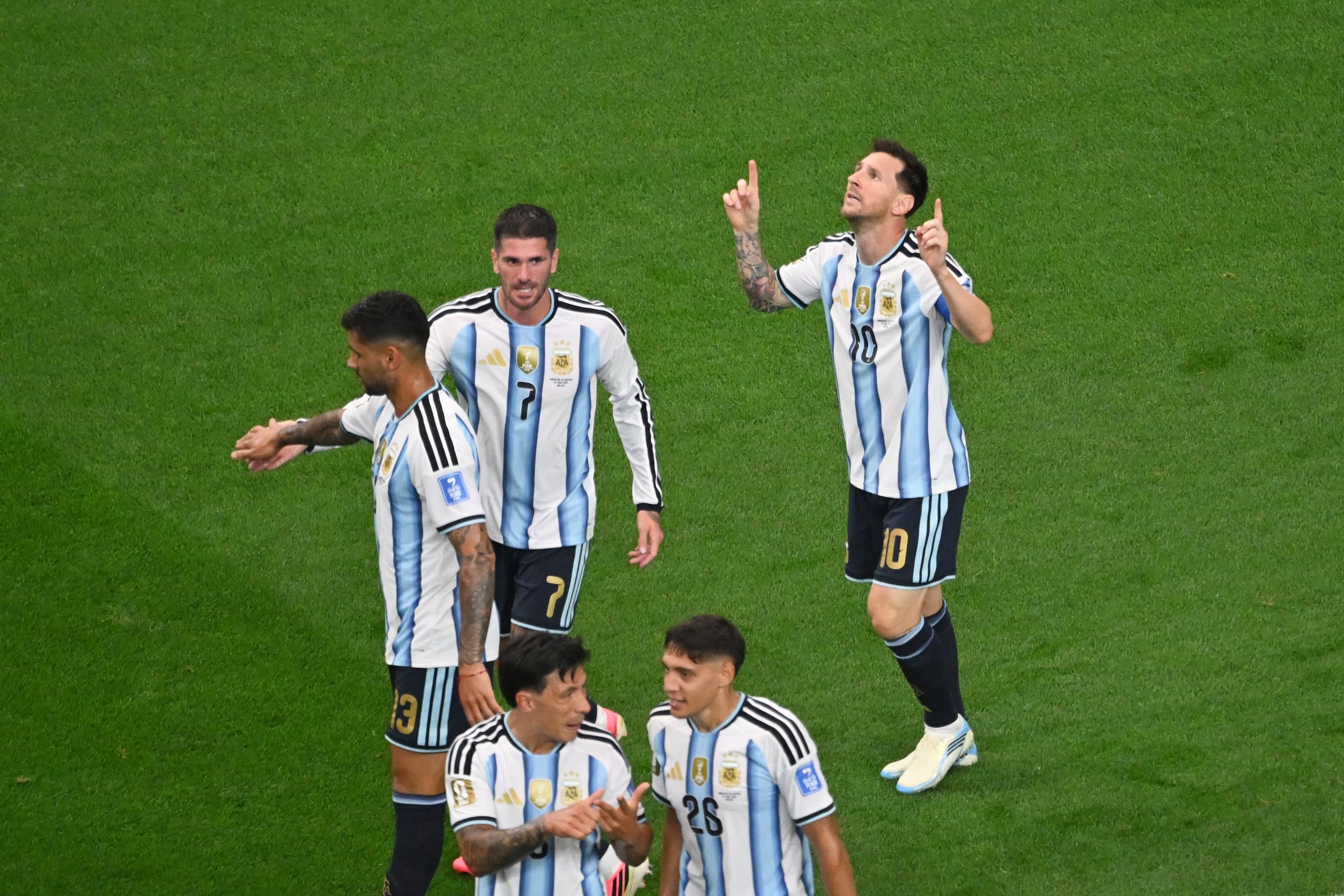Lionel Messi celebra el primer gol de la jornada.