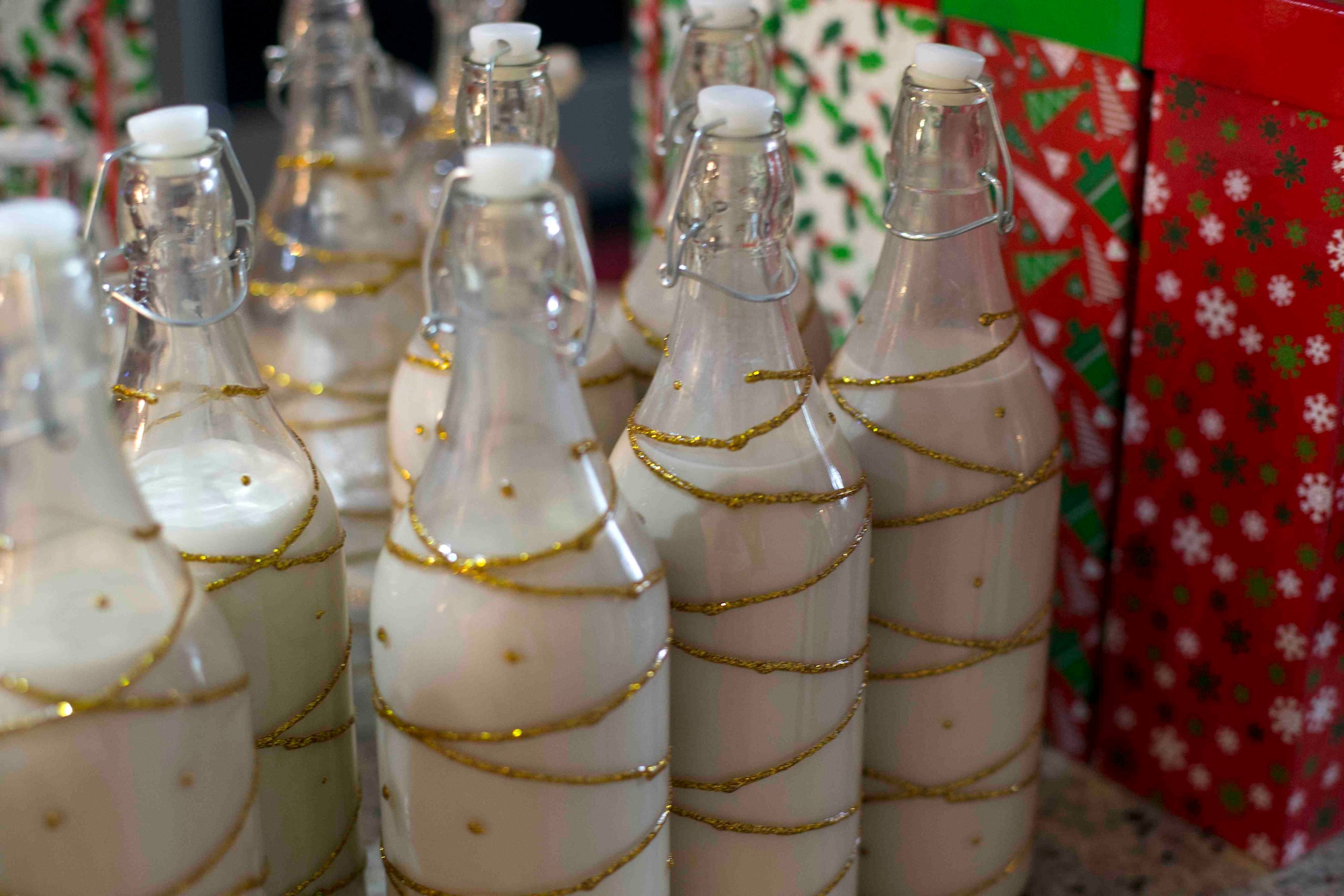 El coquito es una bebida que no falta en los hogares puertorriqueños durante las fiestas navideñas.