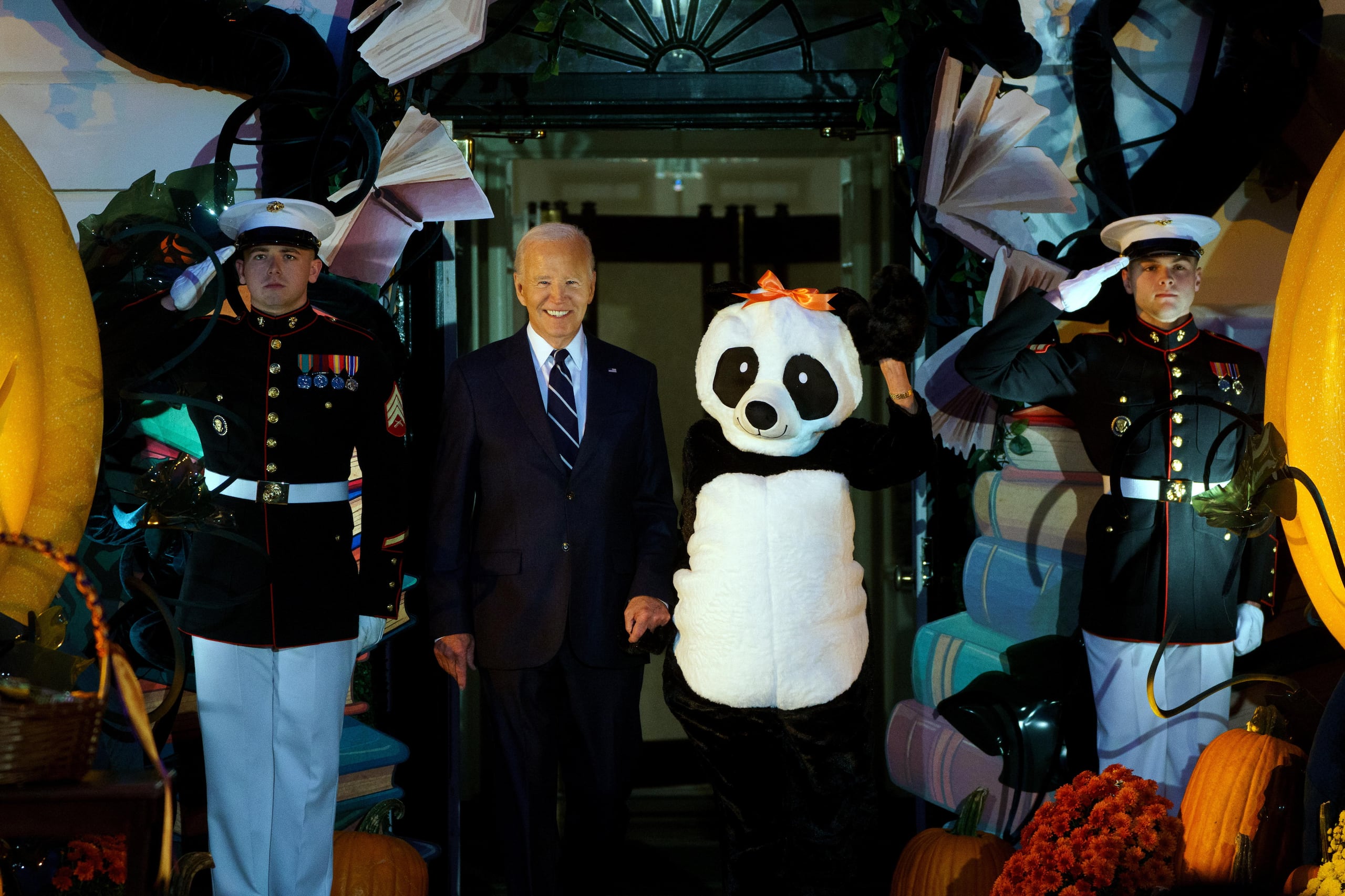 La primera dama hizo alusión a la reciente llegada de Bao Li y Qing Bao, dos osos pandas procedentes de China, al Zoológico de Washington.