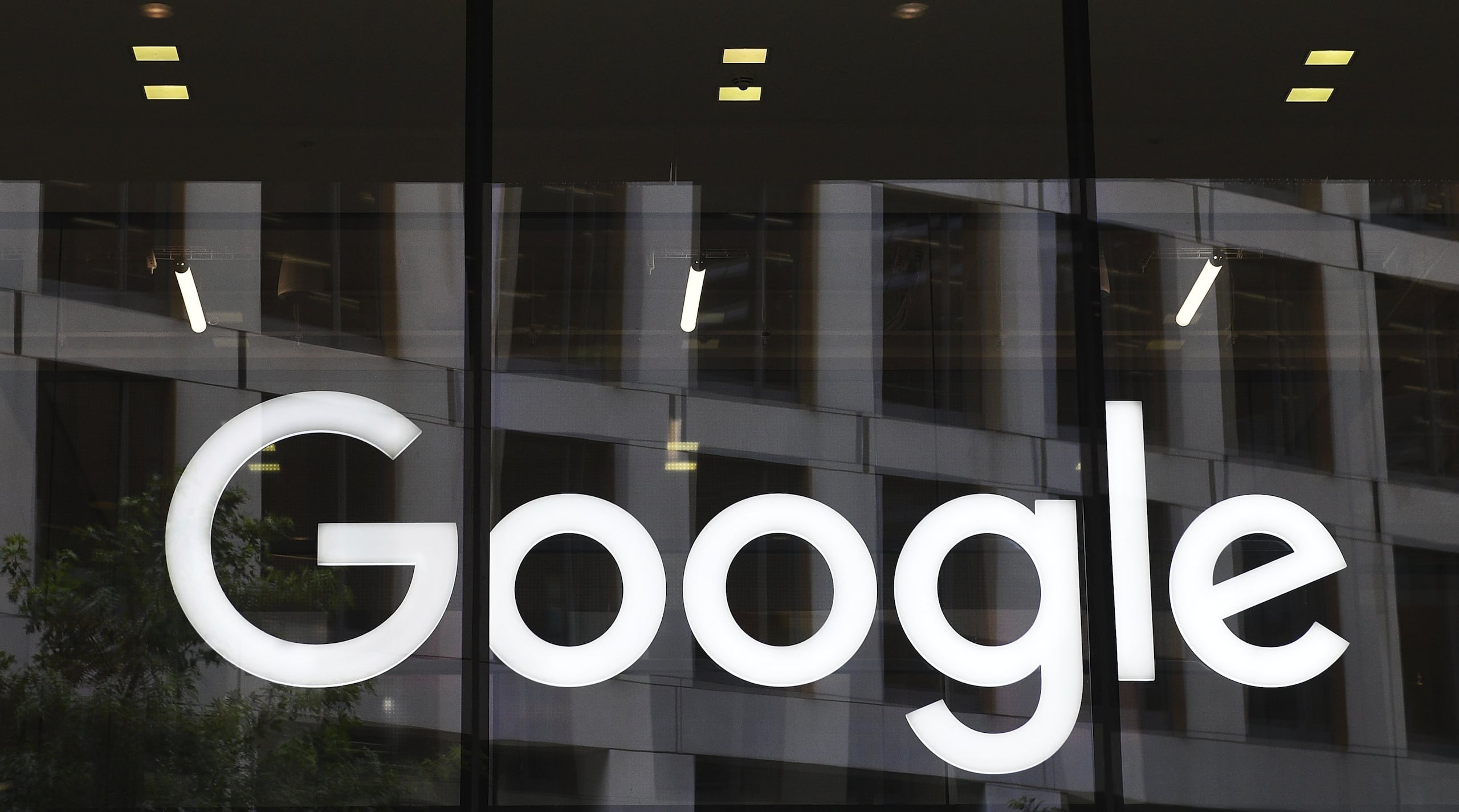 Logotipo de Google en las oficinas de la compañía en Londres (Reino Unido), en una fotografía de archivo. EFE/Facundo Arrizabalaga