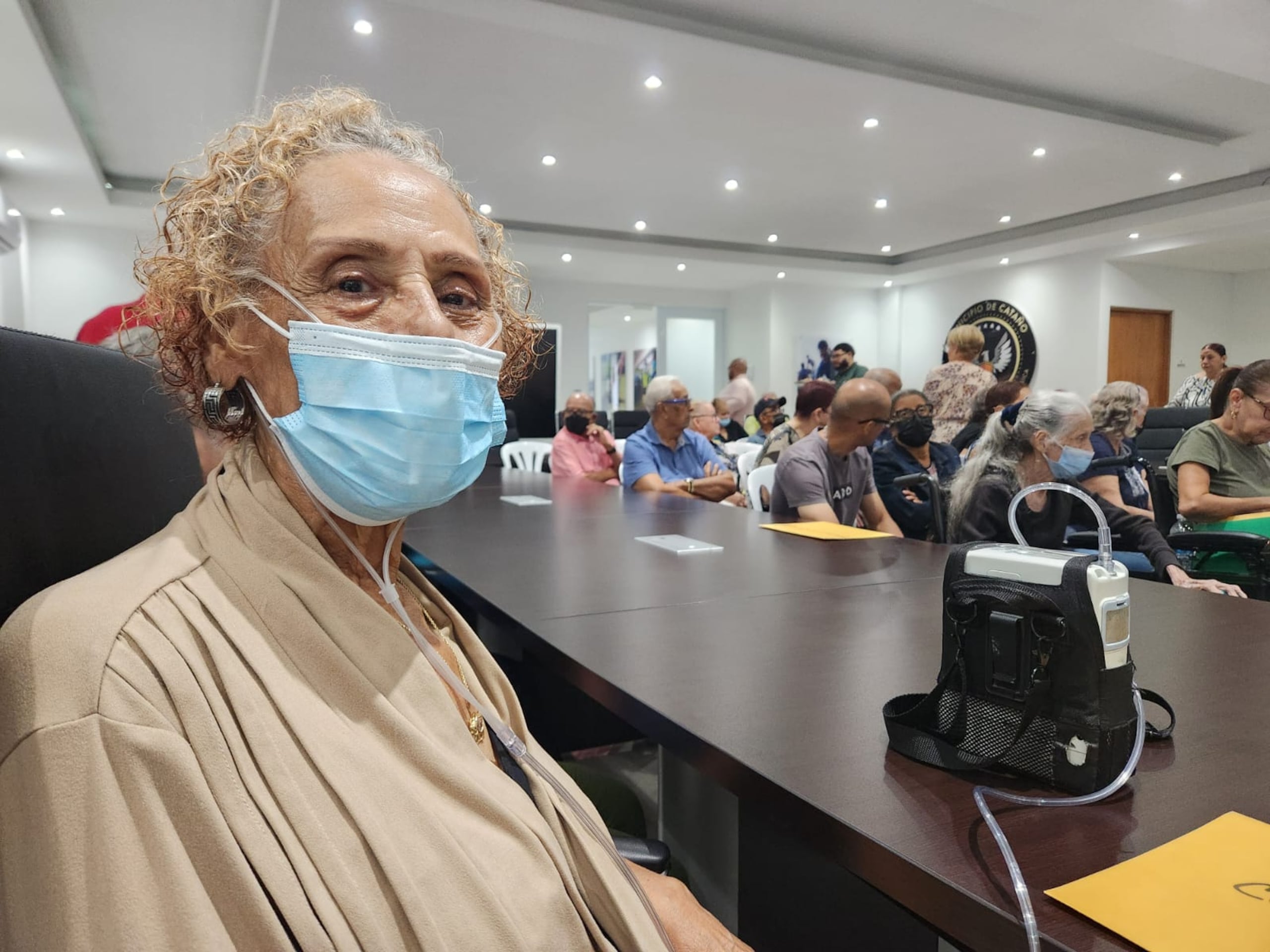 Doña Carmen Duluc requiere de un equipo de suministro de oxígeno para sobrevivir.