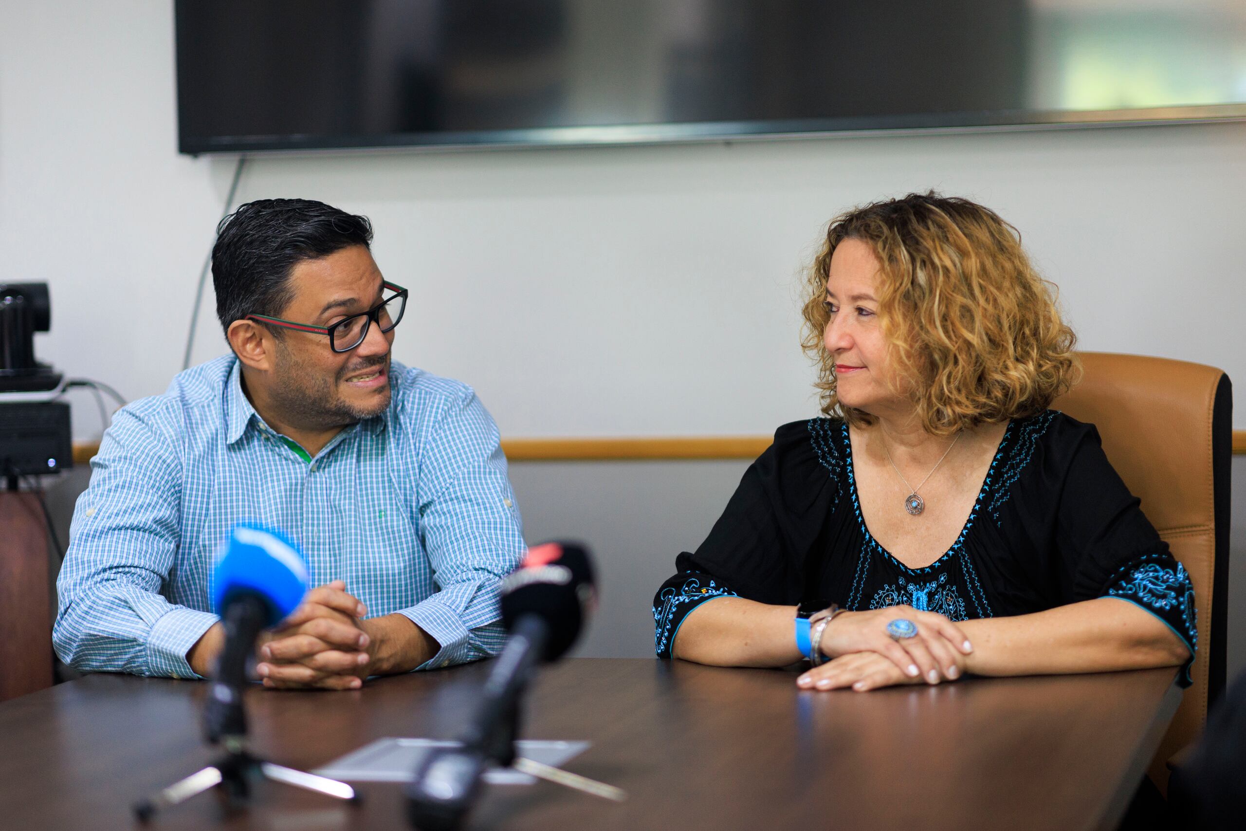 El presidente de la Federación de Baloncesto, Yum Ramos, junto a la presidenta del Comité Olímpico, Sara Rosario.