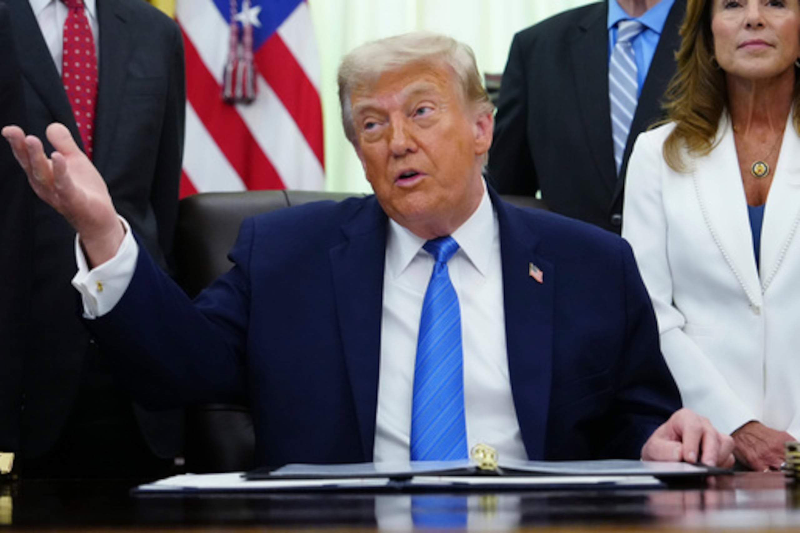 El presidente Donald Trump habla en el Despacho Oval de la Casa Blanca, el miércoles 10 de junio de 2026, en Washington. (Foto AP/Julia Demaree Nikhinson)