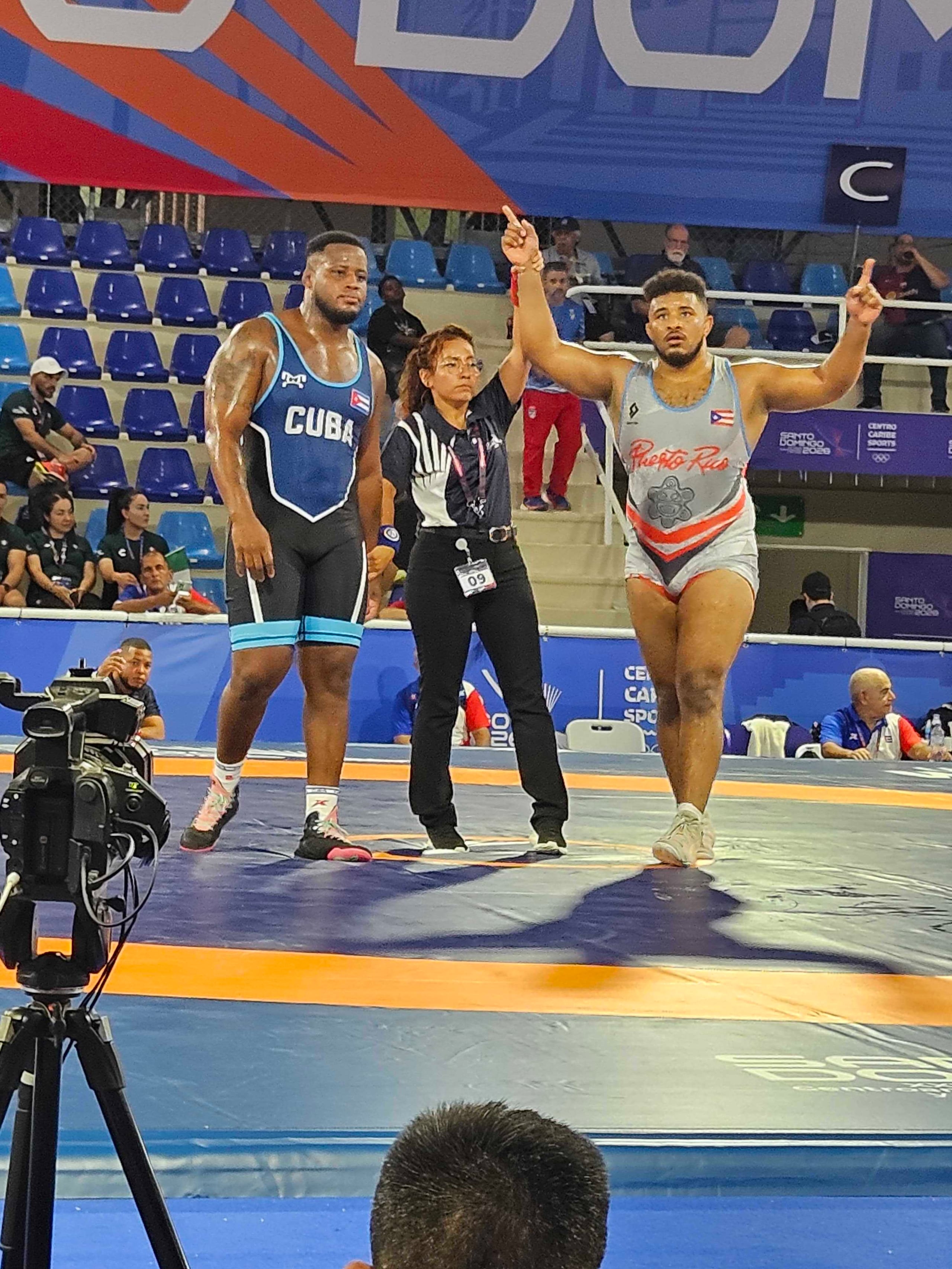 Jonovan Smith venció al cubano Yosenky Castañeda en la semifinal de los 125 kilogramos. Luego se quedó con plata en su combate final.