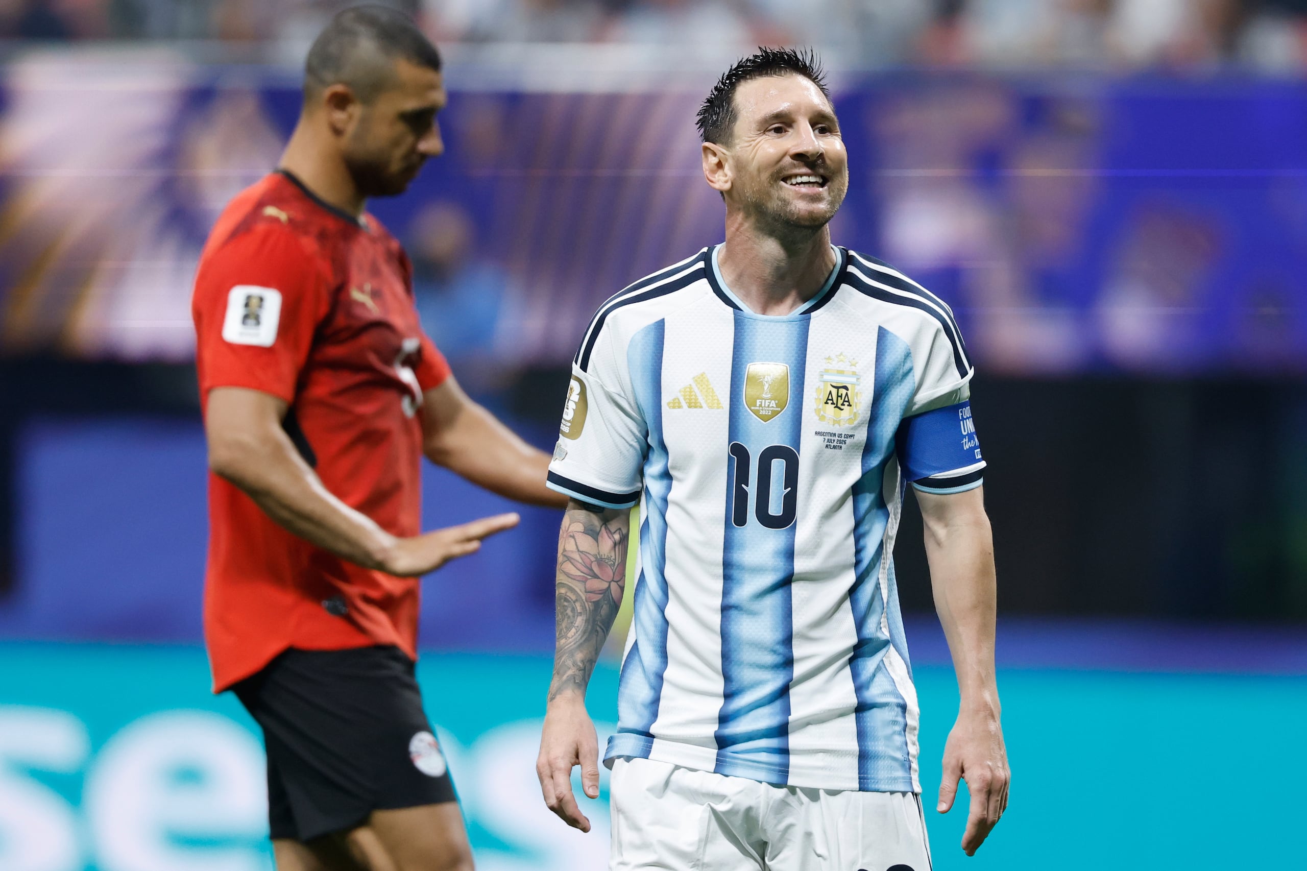 El delantero argentino Lionel Messi reacciona durante el partido contra Egipto en los octavos de final del Mundial.