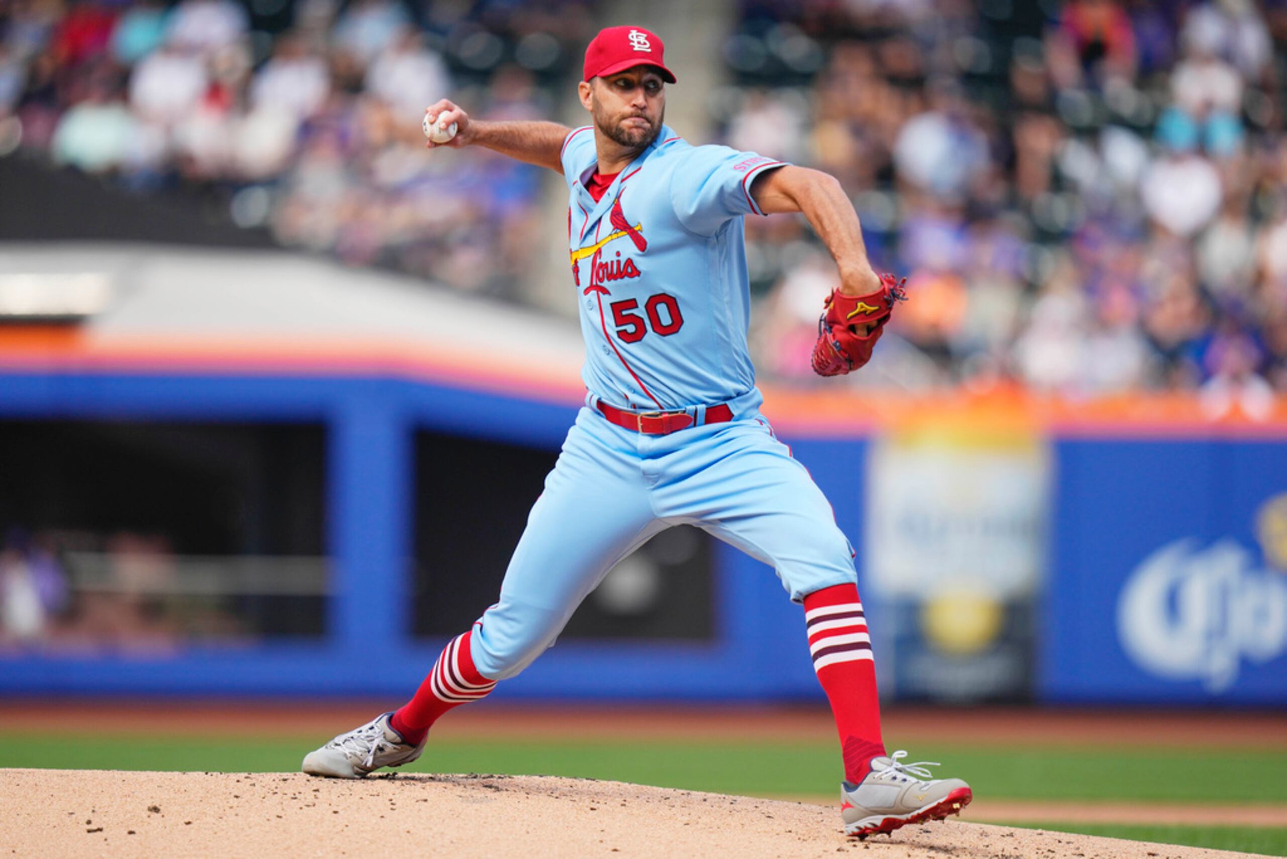 Adam Wainwright está a ley de dos triunfos para alcanzar los 200 en su carrera como lanzador en Major League Baseball.
