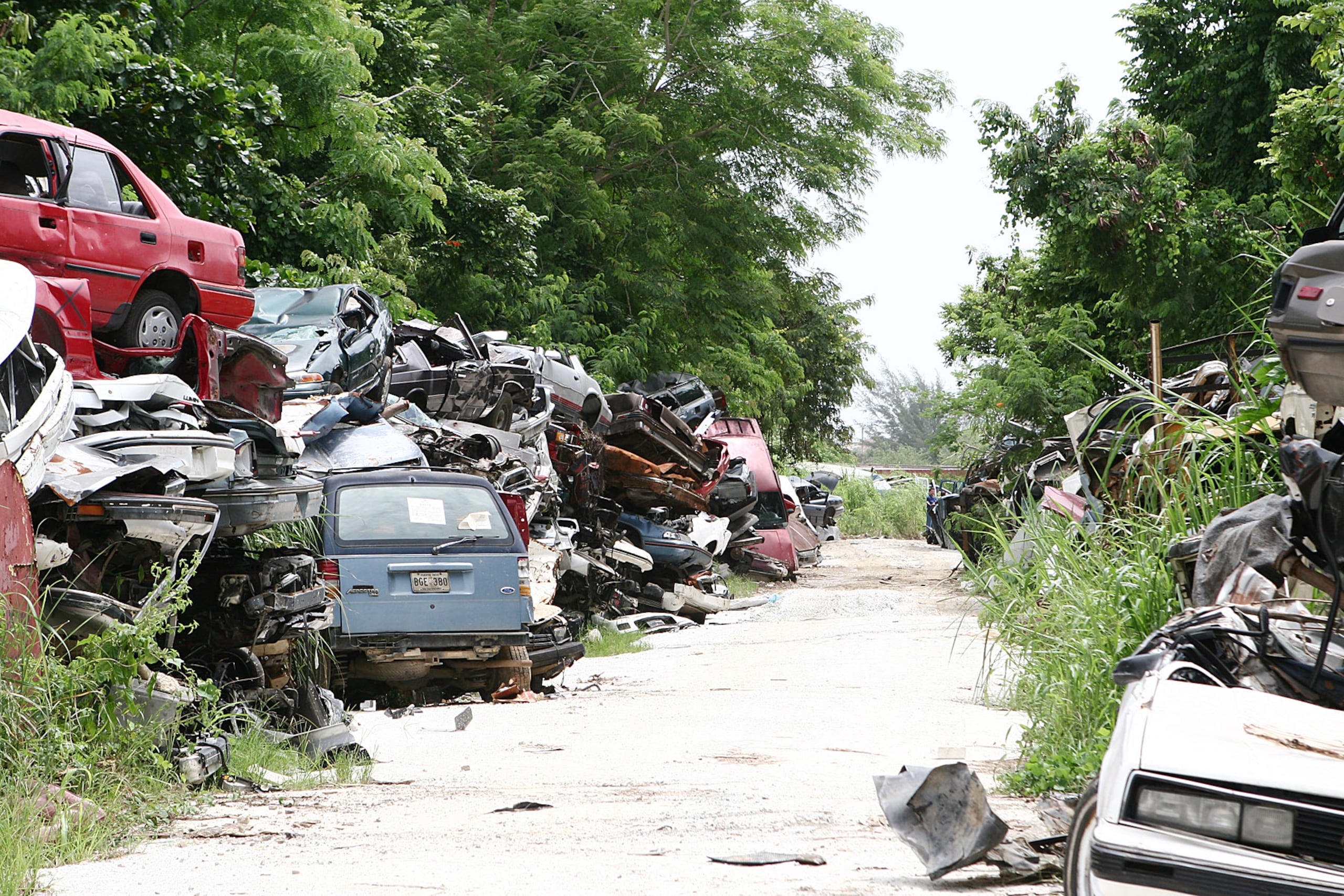 Las autoridades verificarán si las unidades, como en esta foto de archivo, tienen algún dueño registral, si poseen gravamen por hurto u otras medidas necesarias para asegurar que, en efecto, están abandonadas.