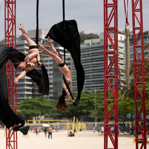 FOTOS: Mujeres sanan con circo aéreo en Brasil