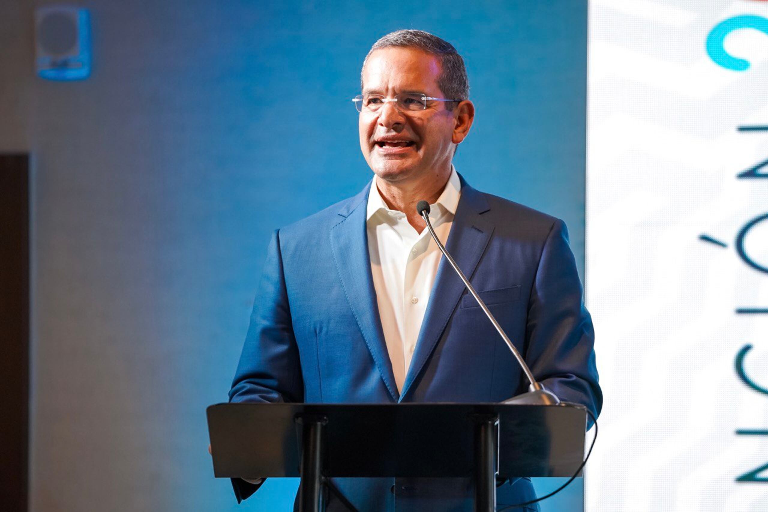 El gobernador Pedro Pierluisi participó este viernes del Primer Encuentro de Apoyo a Cuidadores y Cuidadoras de personas diagnosticadas con Alzheimer: “Cuidando con amor”, en el Centro de Convenciones en Miramar.