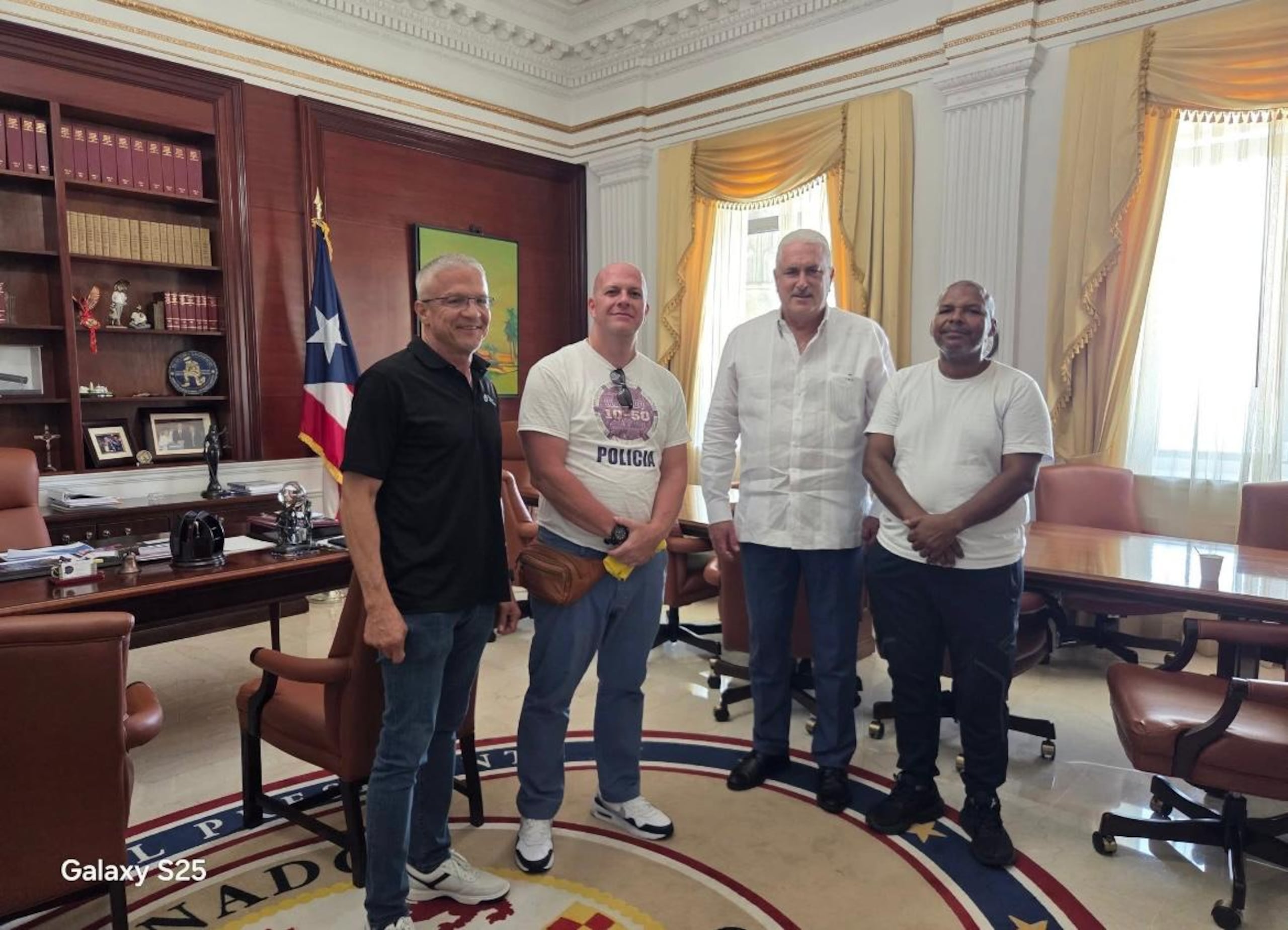Líderes de APUL y APO, se reúnen con el presidente del Senado, Thomas Rivera Schatz y el exsecretario del DSP, Alexis Torres para reclamar beneficios.