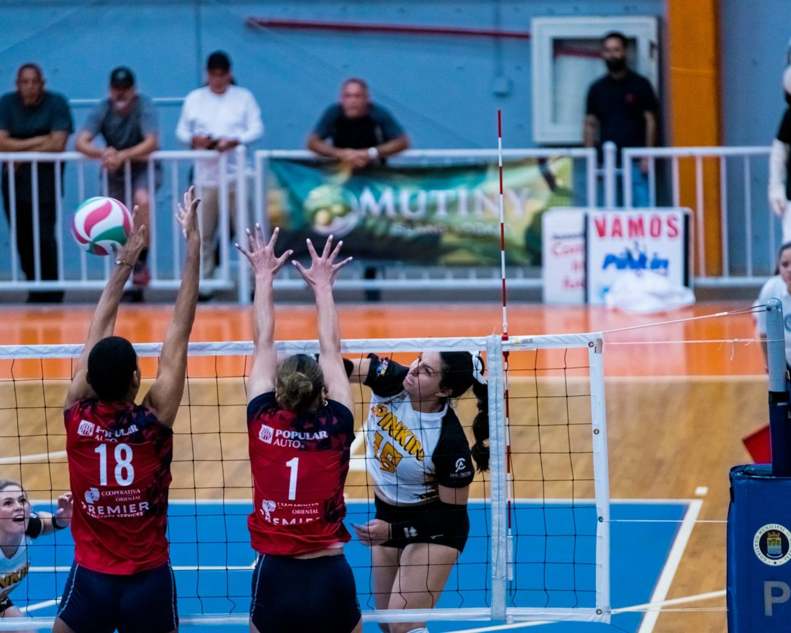 Ivania Ortiz no está de atacante titular para el Columbus, pero sí está aportando desde el servicio.