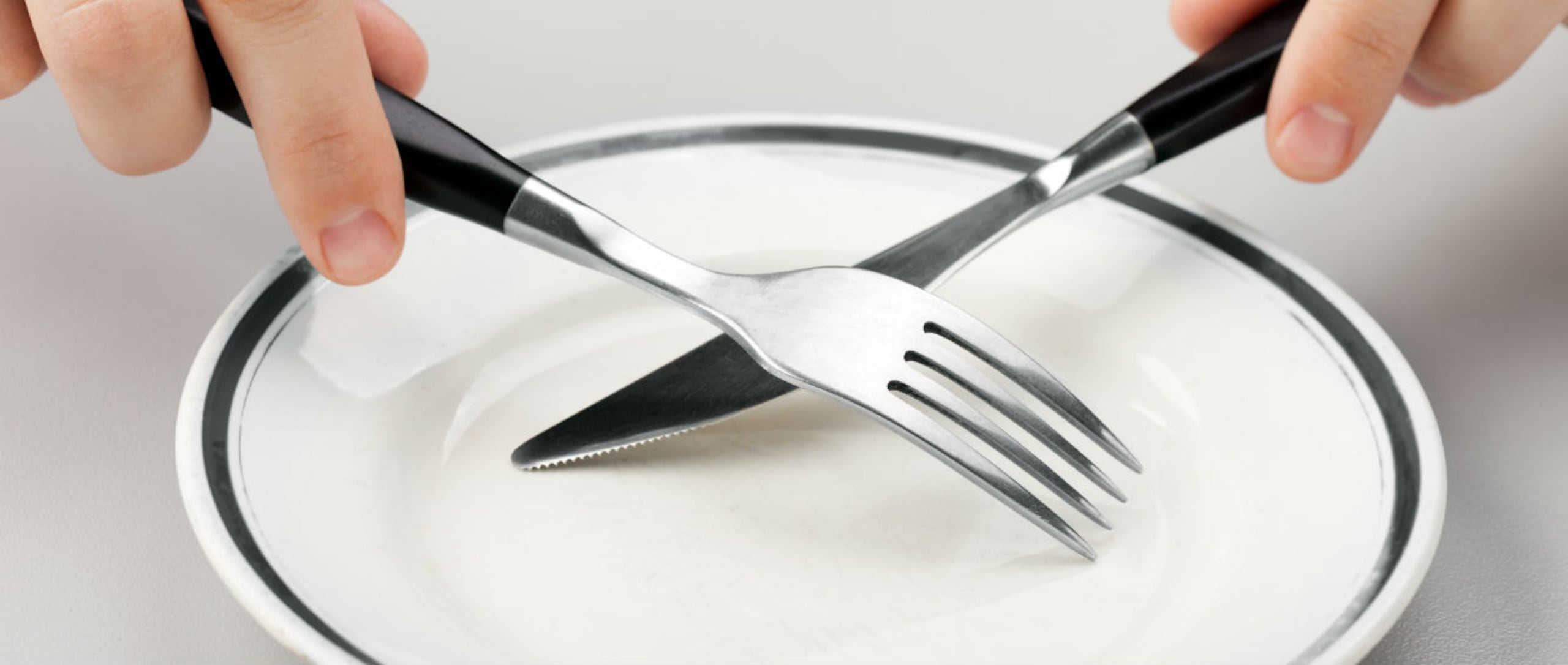 Las dietas basadas en el ayuno pueden asociarse con riesgos a la salud a largo plazo, y se debe considerar cuidadosamente antes de comenzar este tipo de programas de pérdida de peso. (Shutterstock)