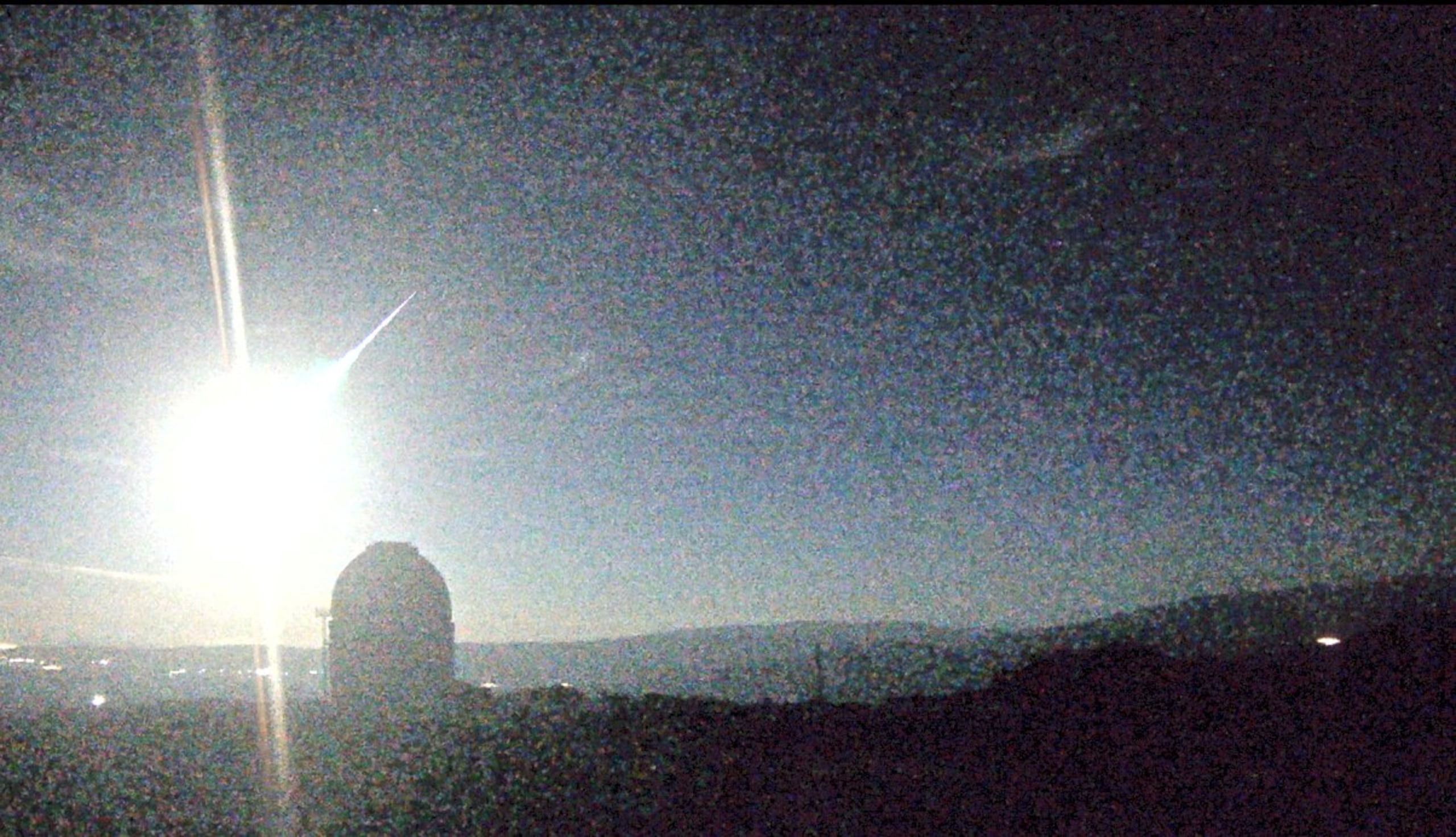 Los cálculos realizados por Madiedo muestran que la roca que provocó este fenómeno procedía de un asteroide y entró en la atmósfera de la Tierra a una velocidad de unos 61,000 kilómetros por hora.