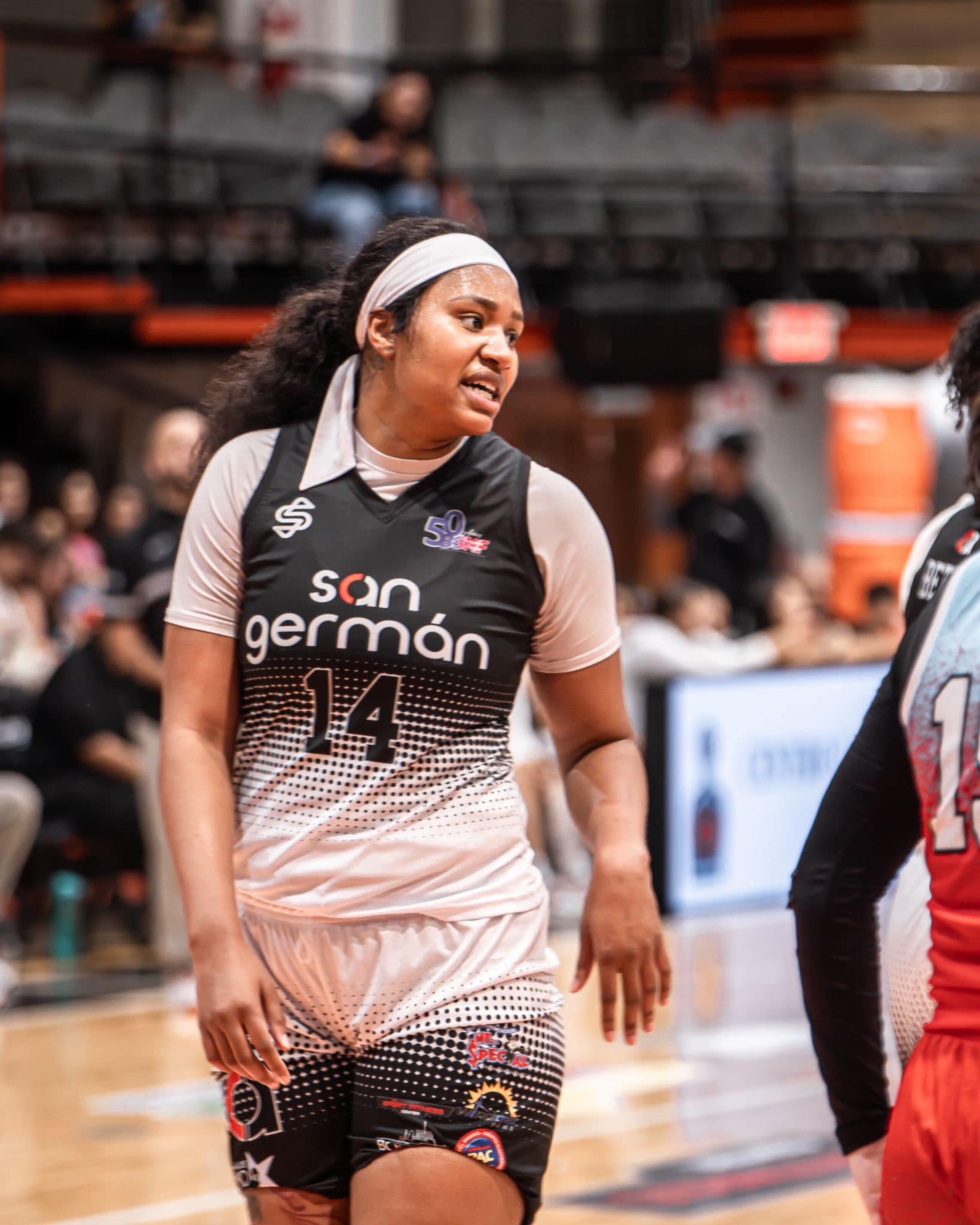 Sydney Cook, de las Atléticas de San Germán.