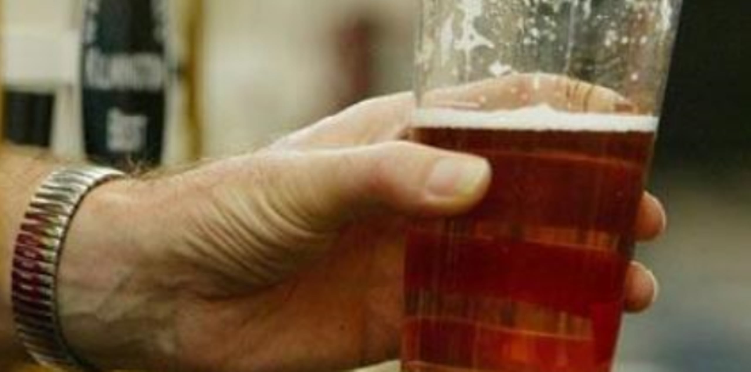 Las intoxicaciones con alcohol adulterado son un suceso habitual en Rusia, pero el caso de Irkutsk era uno de los incidentes con más víctimas en varios años. (Archivo)
