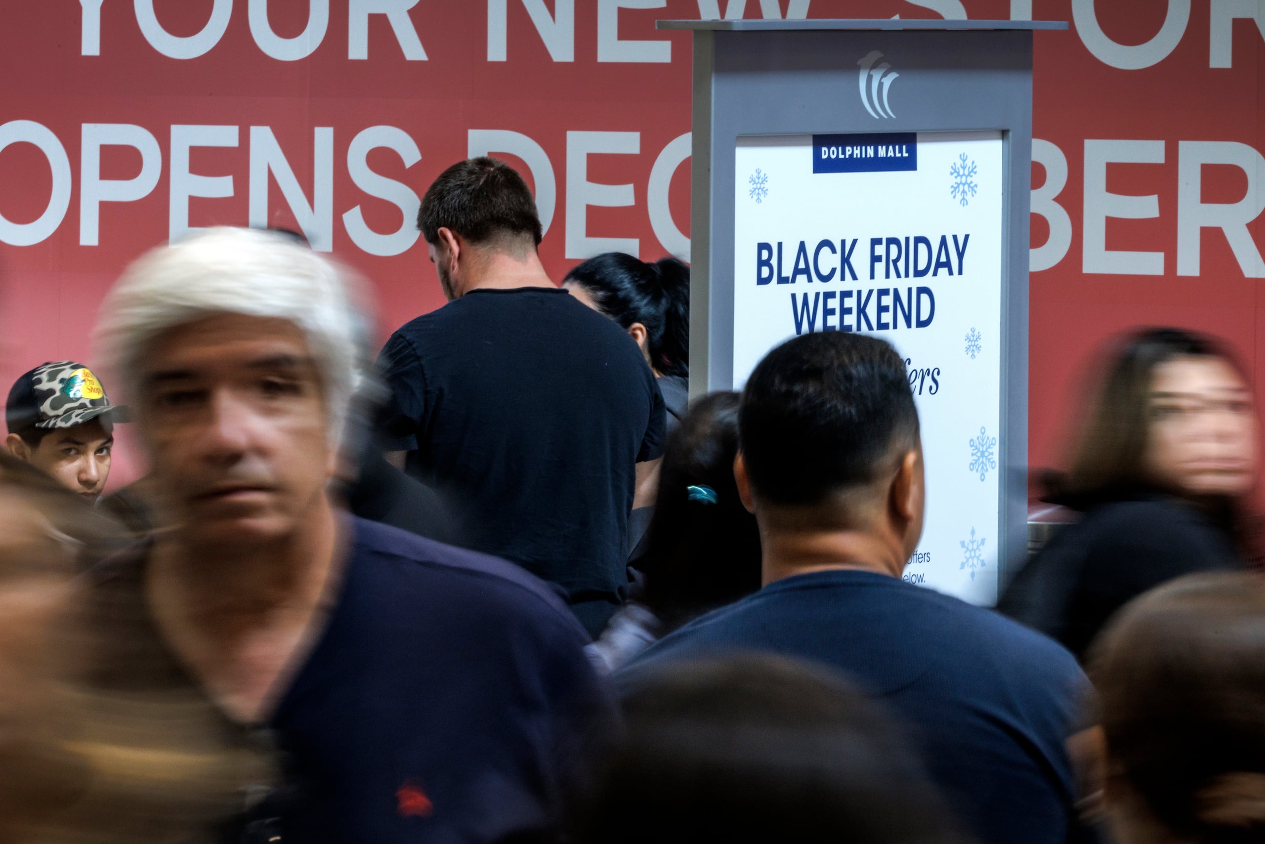 Las ventas en Internet aumentaron de manera notable en el caso de las consolas de videojuegos, televisores, auriculares, altavoces y refrigeradores. (EFE/EPA/CRISTOBAL HERRERA-ULASHKEVICH)