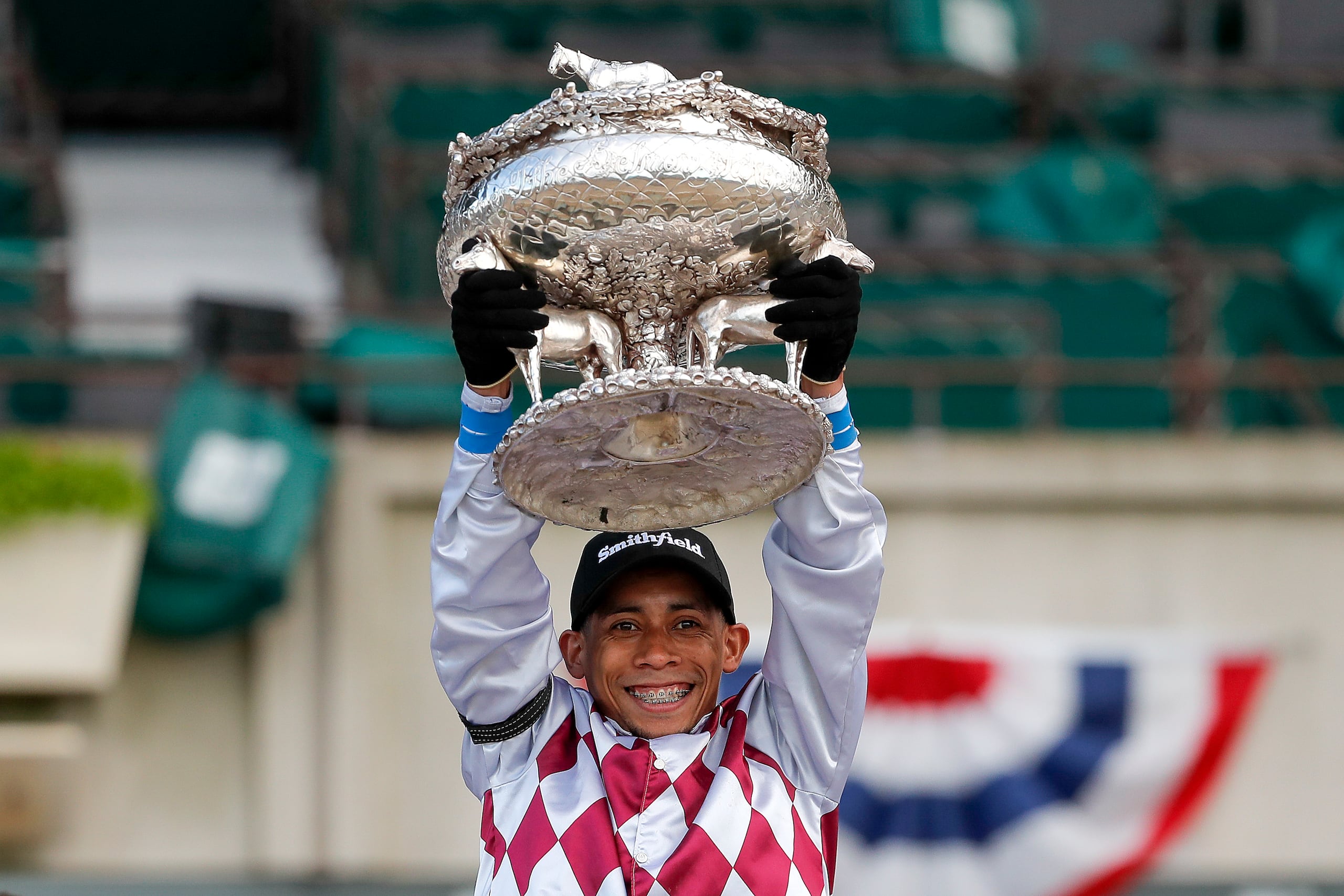 Manny Franco, aquí en su victoria sobre Tiz the Law en el Belmont Stakes del 2020, estableció este año récord de victorias y dinero producido en el circuito de Nueva York.