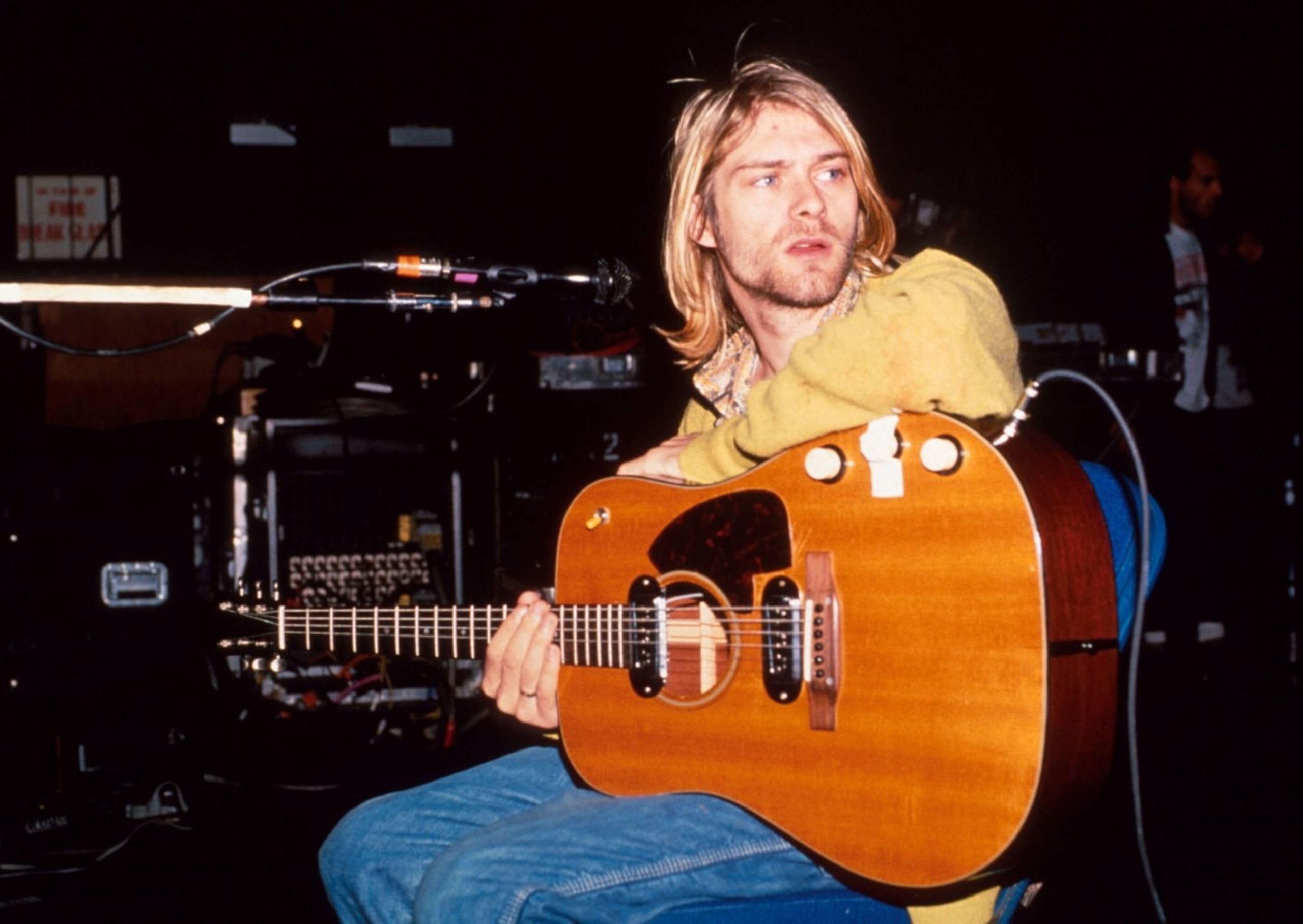 Kurt Cobain, al igual que Hoffman, tomó una gran cantidad de heroína. Acto seguido, se pegó un tiro en la cabeza. (IMDB)