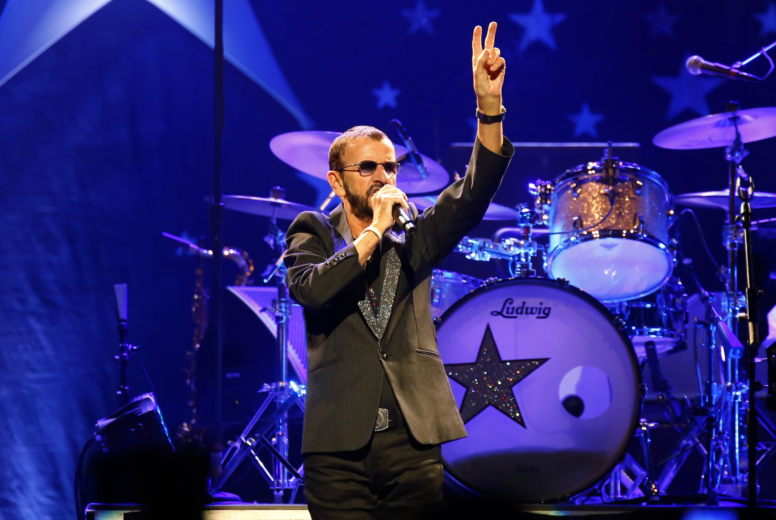 PTO04. SAN JUAN (PUERTO RICO), 22/02/15.- El ex Beatle Ringo Starr durante su presentaci�n hoy, domingo 22 de febrero de 2015, con su agrupaci�n Ringo Starr & His All Starr Band, en el Coliseo Jos� Miguel Agrelot. EFE/Thais Llorca