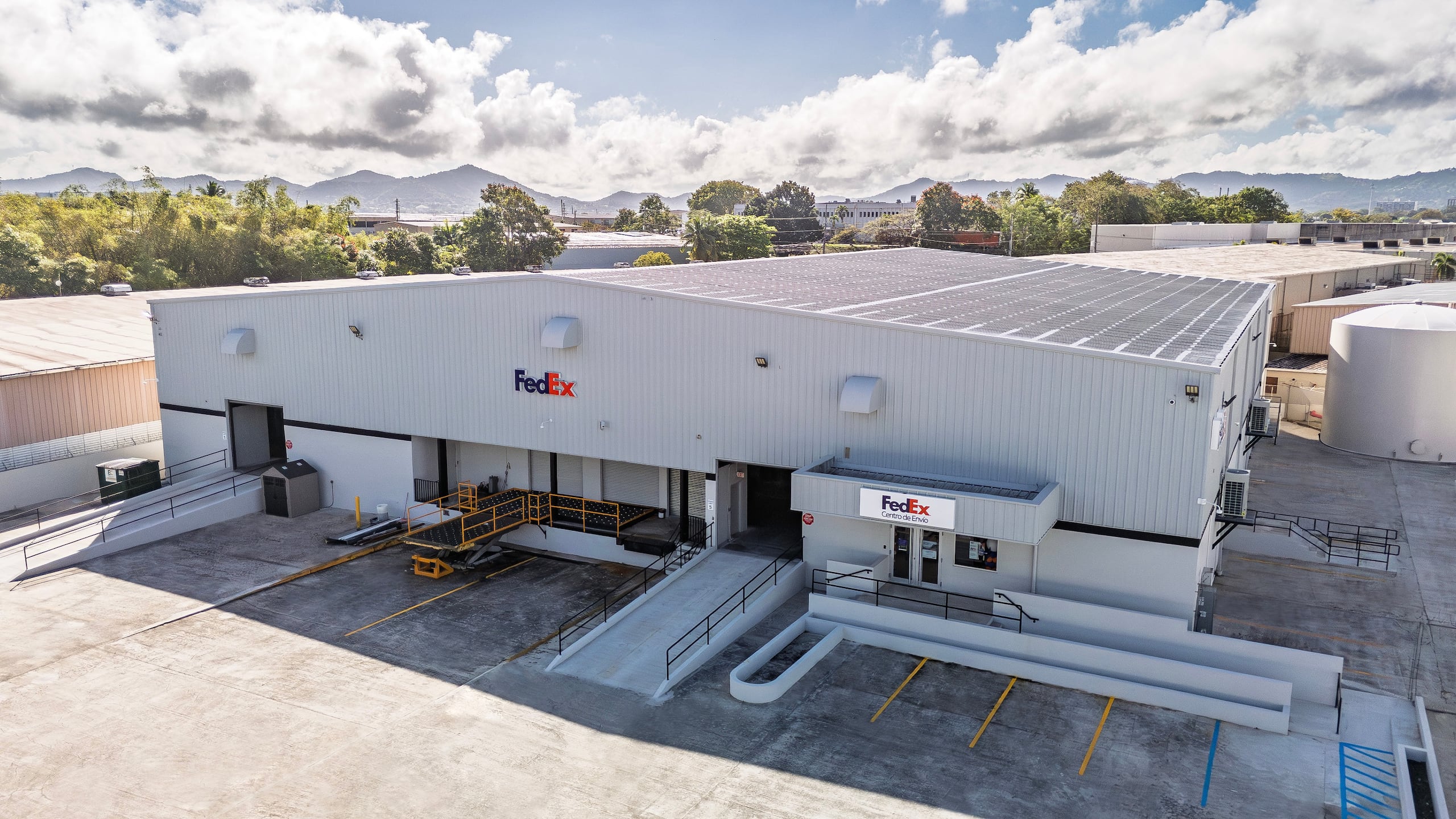 Nueva estación de FedEx en Caguas.