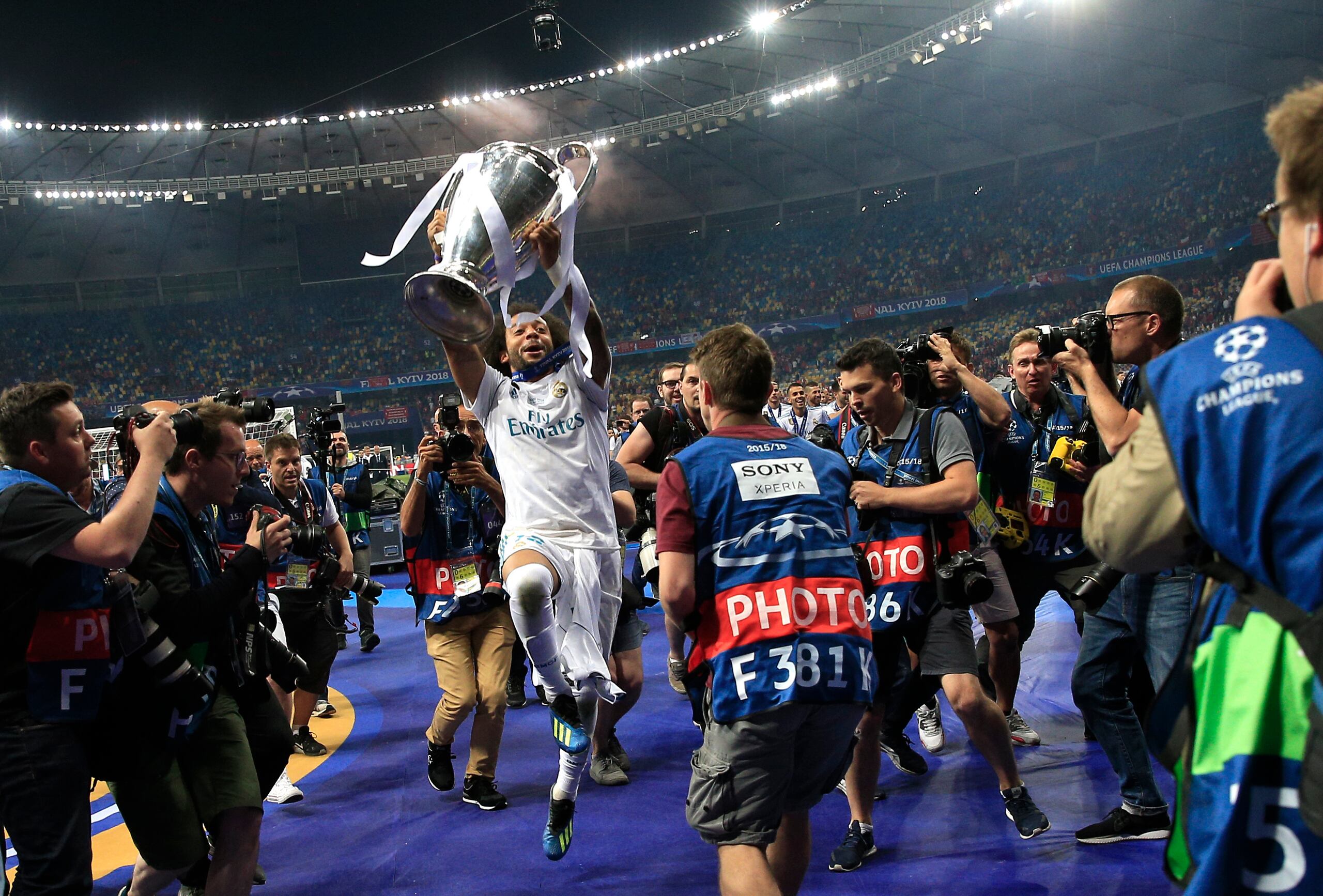 ARCHIVO - Marcelo, en uniforme del Real Madrid, celebra tras conquistar la Liga de Campeones al vencer a Liverpool en la final, el 26 de mayo de 2025, en Kiev.