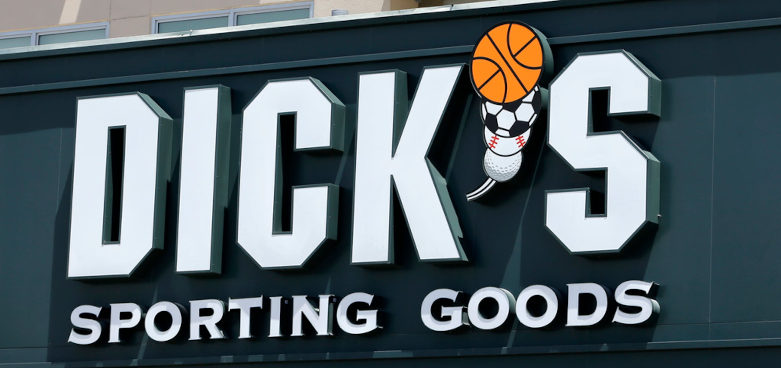 Dick’s dijo que anticipa cerrar el acuerdo con Foot Locker en la segunda mitad del año.