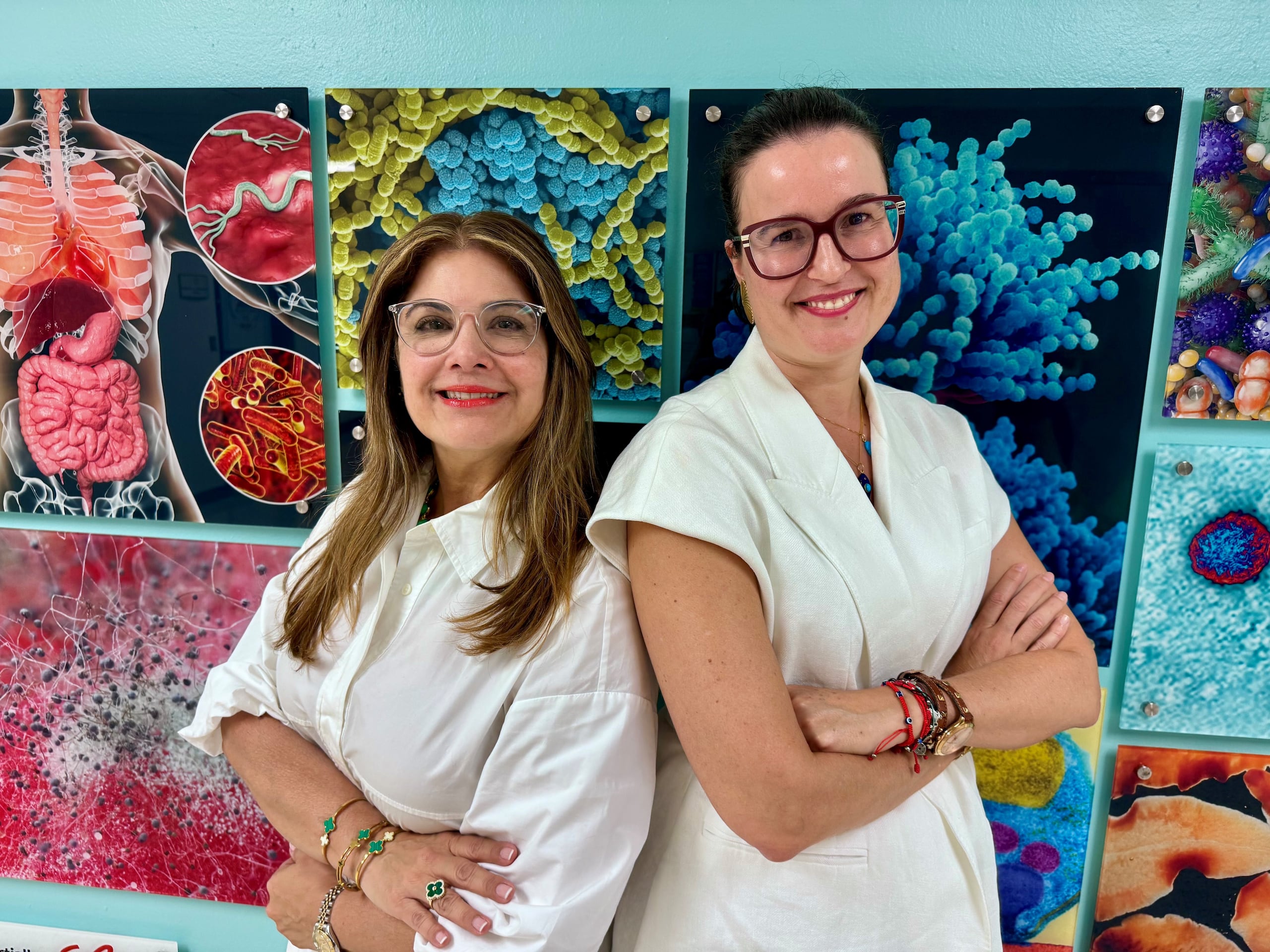 Doctoras Vanessa Sepúlveda Rivera, profesora del Departamento de Medicina Interna y Geriatría; y Filipa Godoy Vitorino, directora del Departamento de Microbiología de la Universidad de Puerto Rico, Recinto de Ciencias Médicas.