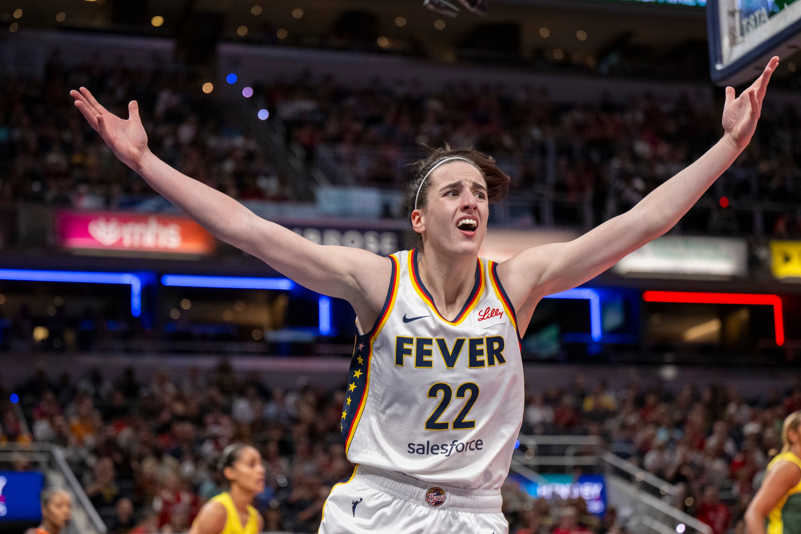 Caitlin Clark está en su primera temporada en la WNBA con el Fever de Indiana.