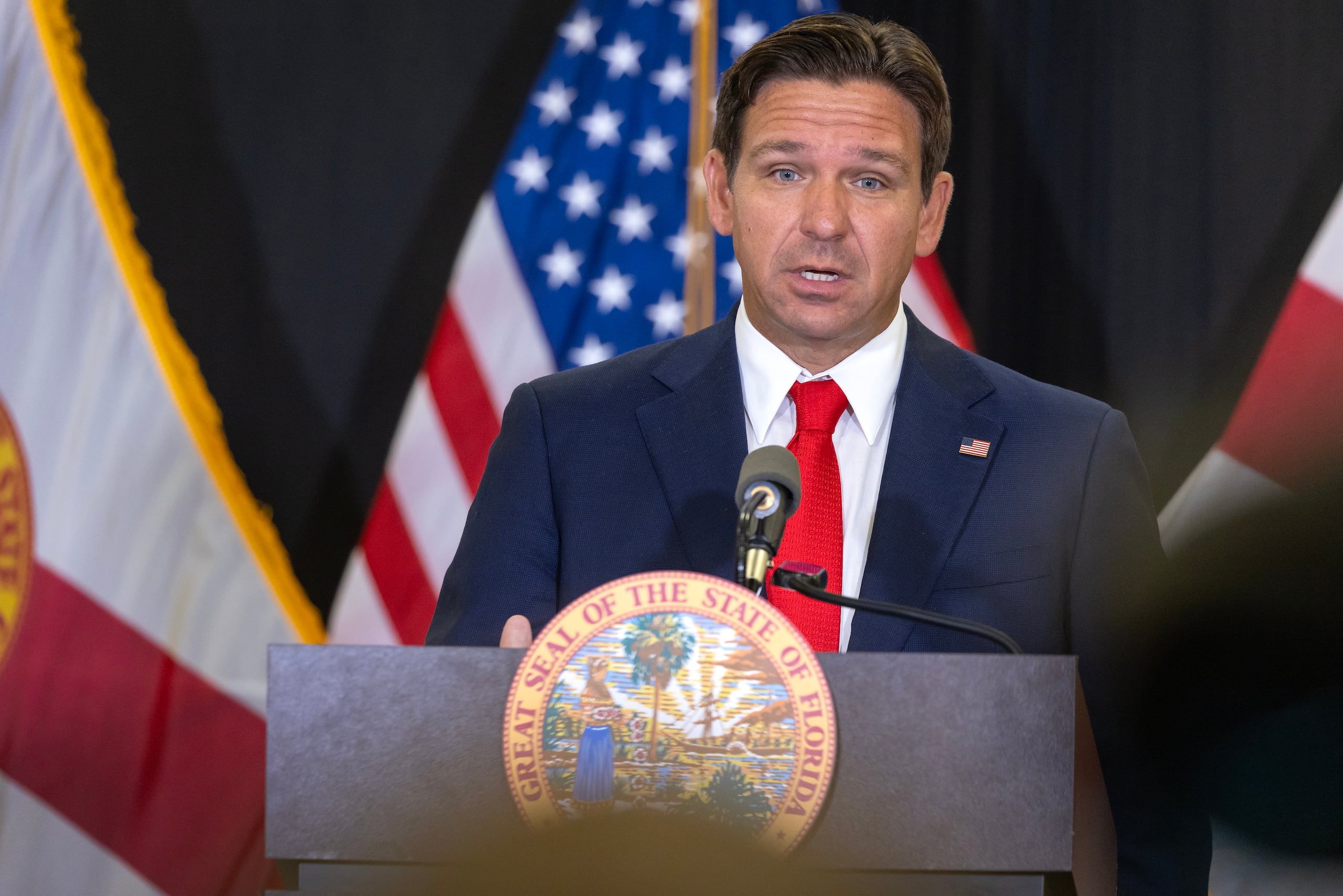DeSantis, quien se halla en misión comercial en Italia, extendió sus felicitaciones a ambos, así como al senador Marco Rubio que dirigirá el Departamento de Estado.