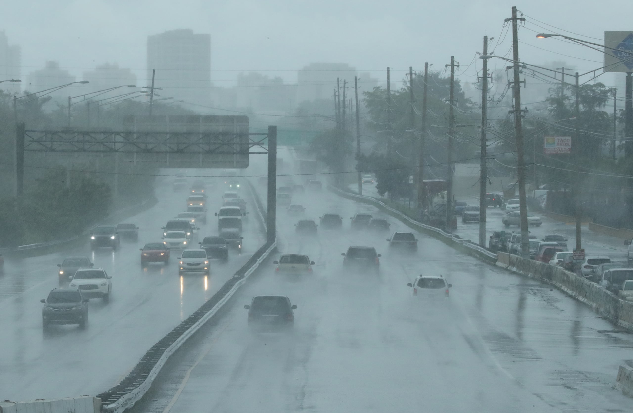 Los aguaceros podrían generar algunas inundaciones urbanas en áreas con poco drenaje.