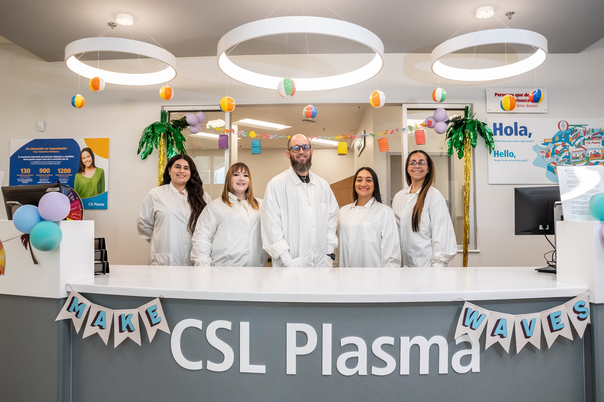 Izq. a derecha: Anelle Centeno/Reception Technician, Raysa Moreno/Reception Technician, Juan Cruz/Medical Staff Associate, Heysha Garcia/Reception Technician y Sharon Alicea/Medical Staff Associate.