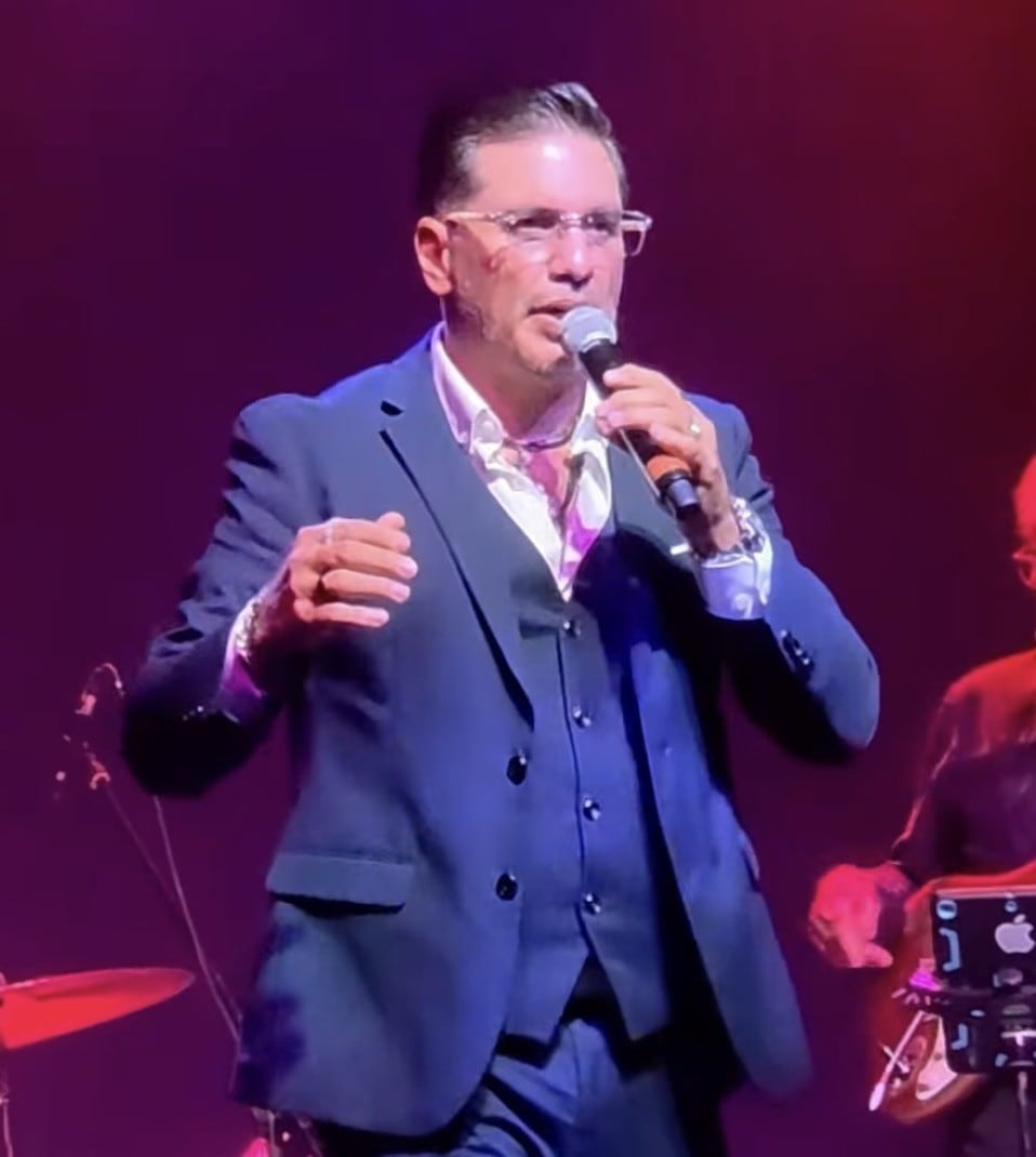 Imagen de la cobertura de: Michael Gabriel llena el Teatro Oller de Bayamón con un tributo a Camilo Sesto y José José