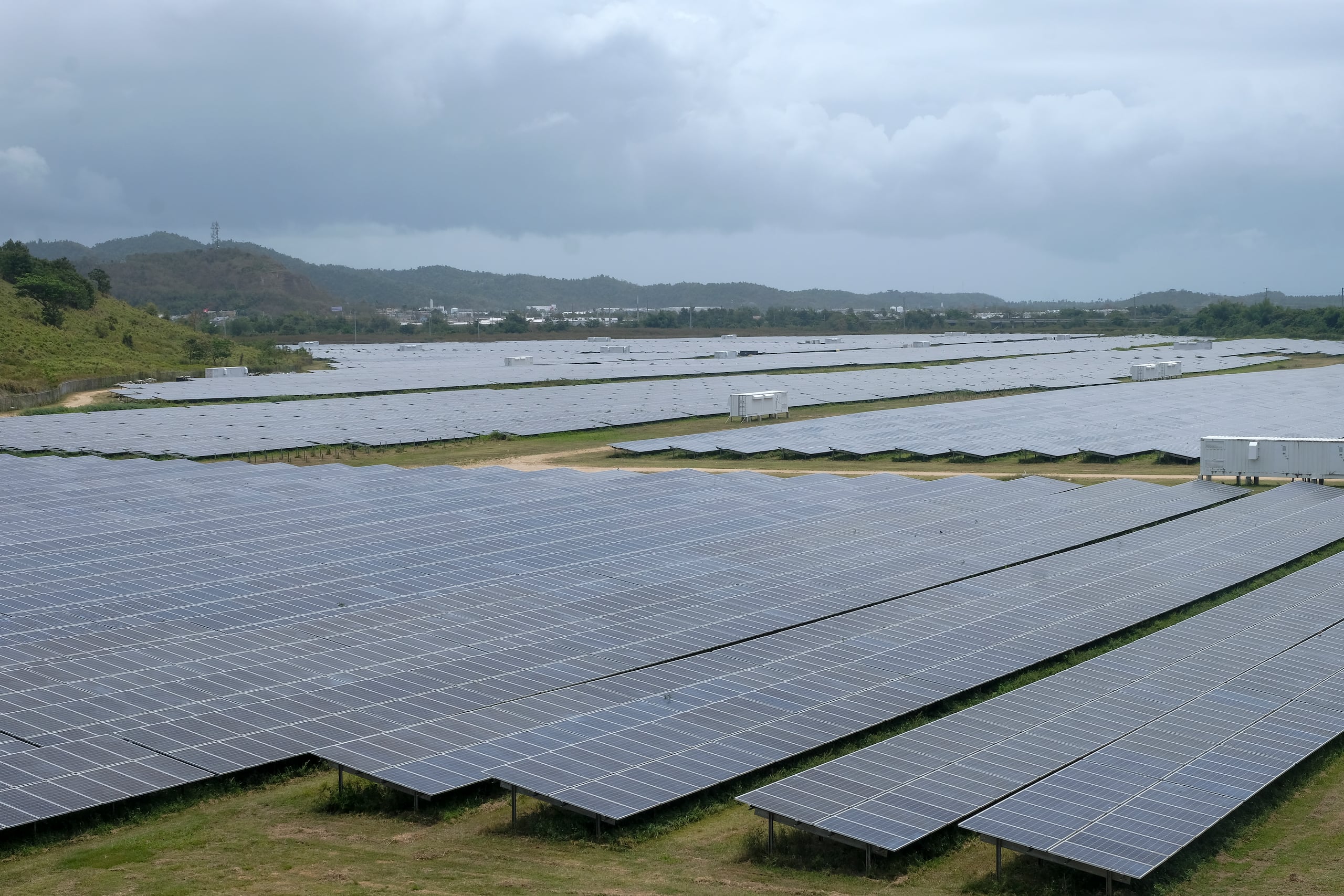 Las organizaciones recalcaron que identificar los lugares aptos para integrar la energía renovable es también necesario para mitigar los efectos del cambio climático y las emergencias.