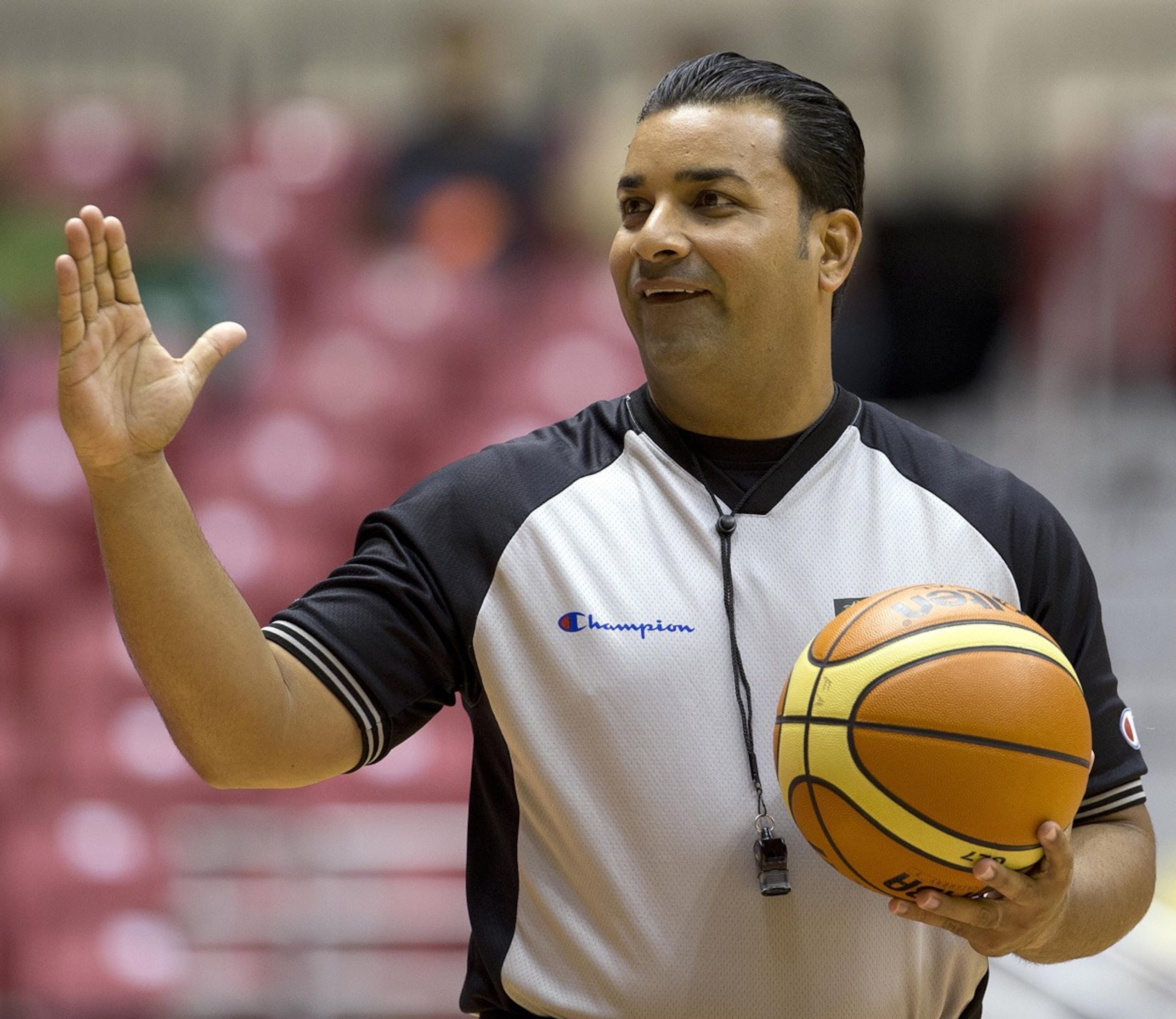 El veterano oficial Jorge Vázquez fue uno de los árbitros que pasó el examen físico y está pitando en la presente temporada del BSN. (Archivo / GFR Media)