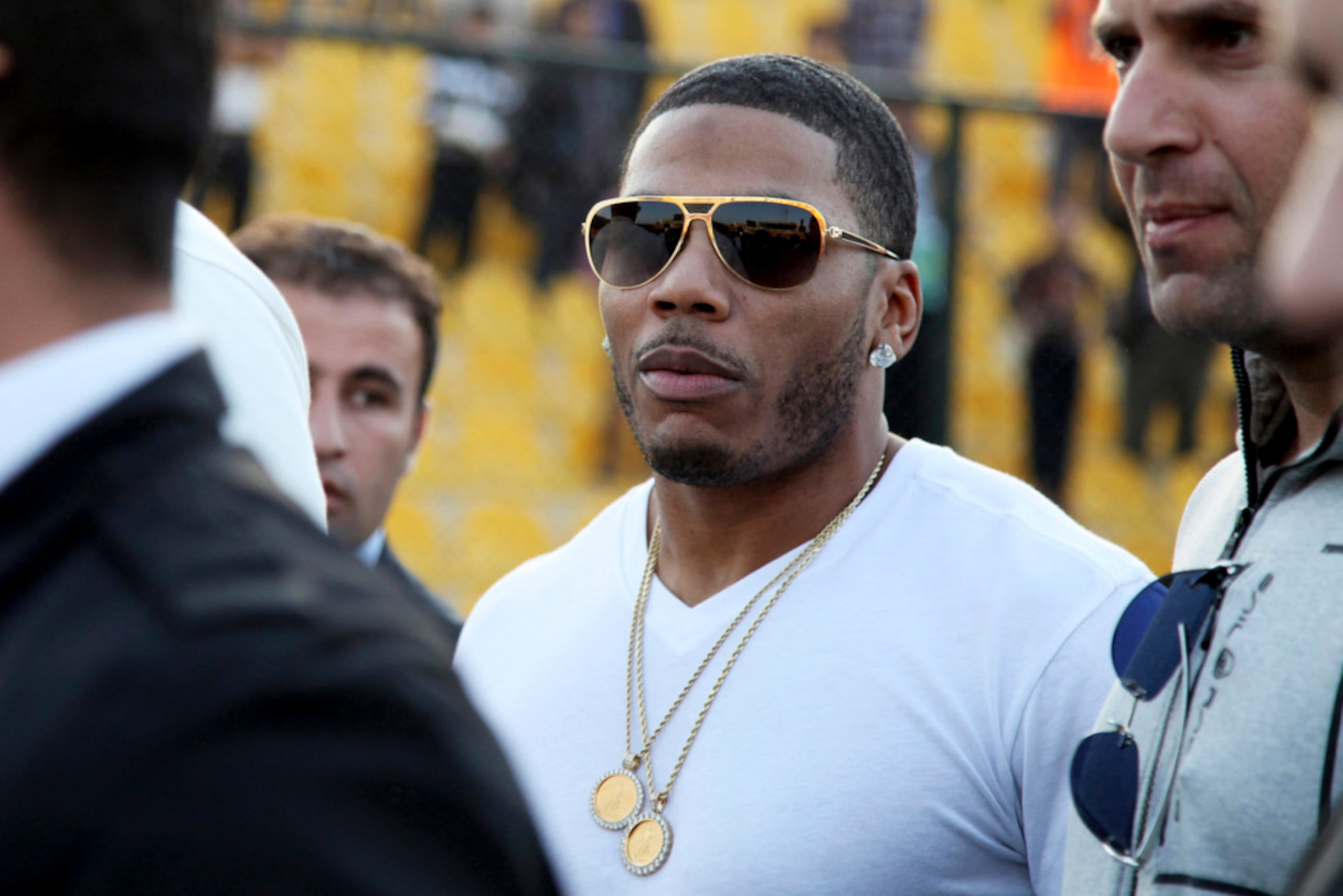 Nelly obtuvo especial relevancia en la década de los 2000 cuando varios de sus temas llegaron a colocarse en el “Hot 100″ de la lista Billboard, las canciones más escuchadas del momento.