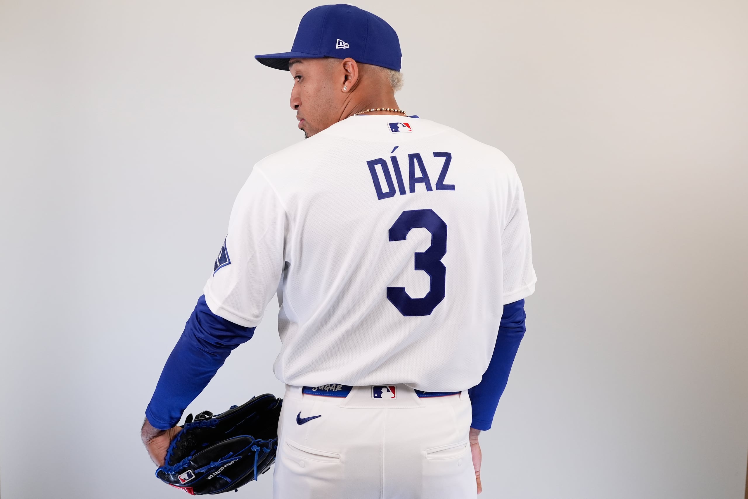 Foto de equipo 2026 de Edwin Díaz con los Dodgers.
