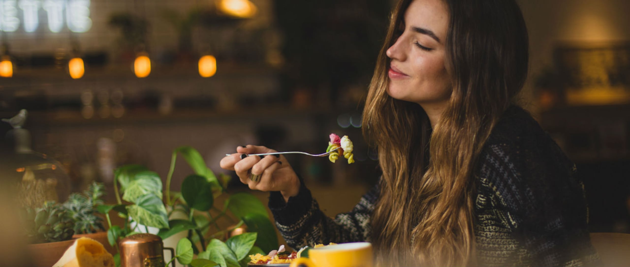 No solo comiendo despacio evitaremos que se produzcan gases, también necesitaremos ingerir menos cantidad de alimento. (Unsplash / Pablo Merchán Montes)