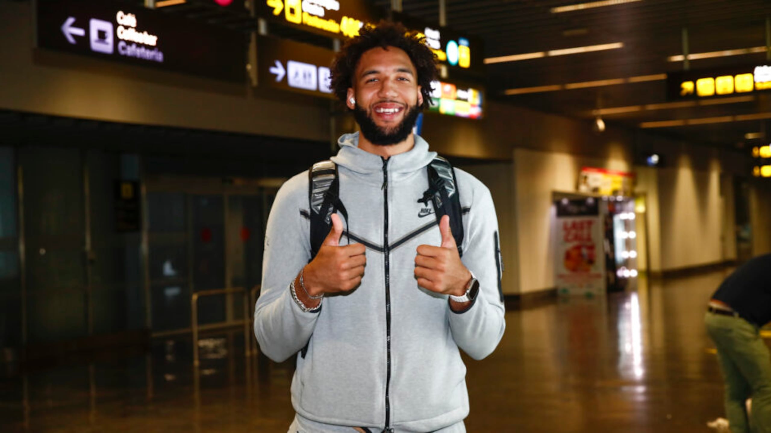 George Conditt IV durante su llegada a España para reportarse con el Dreamland Gran Canaria.