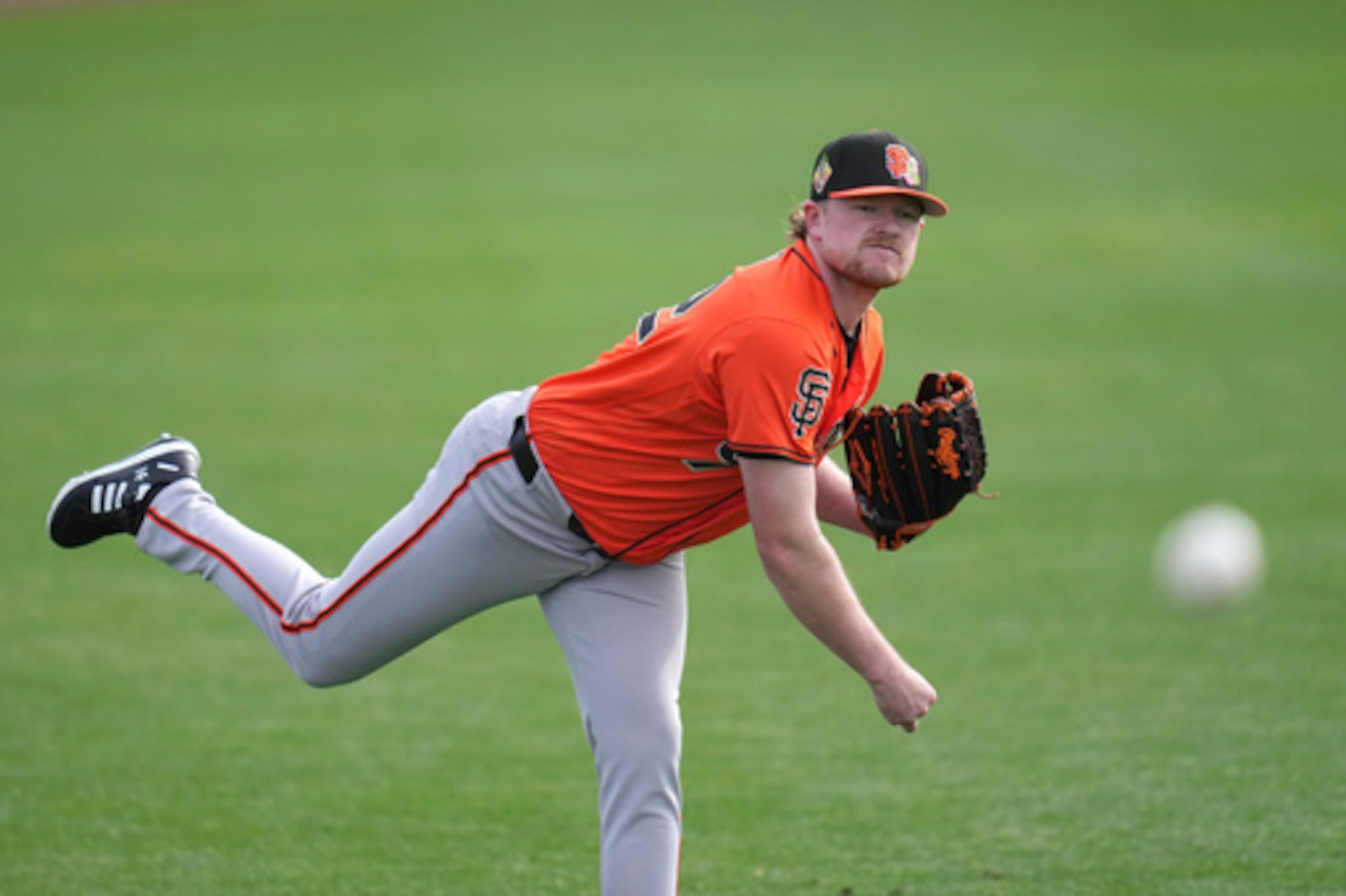 El lanzador de los Gigantes de San Francisco Logan Webb se ejercita durante los entrenamientos de primavera de béisbol el miércoles 11 de febrero de 2026, en Scottsdale, Arizona (AP Photo/Ross D. Franklin)