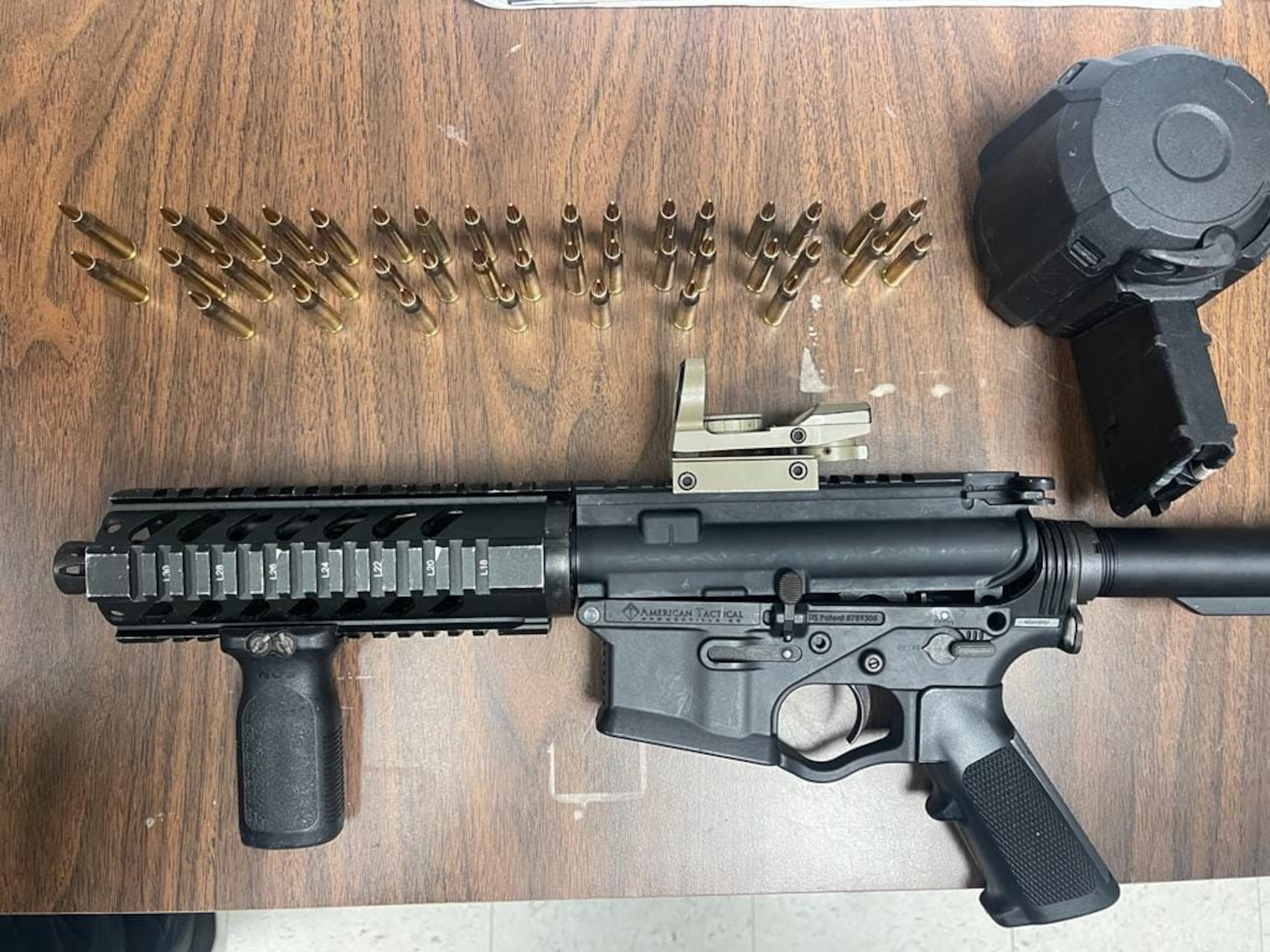 Rifle ocupado a Ángel Yamil Santiago Vázquez, conocido en la industria de música urbana como Hades 66.