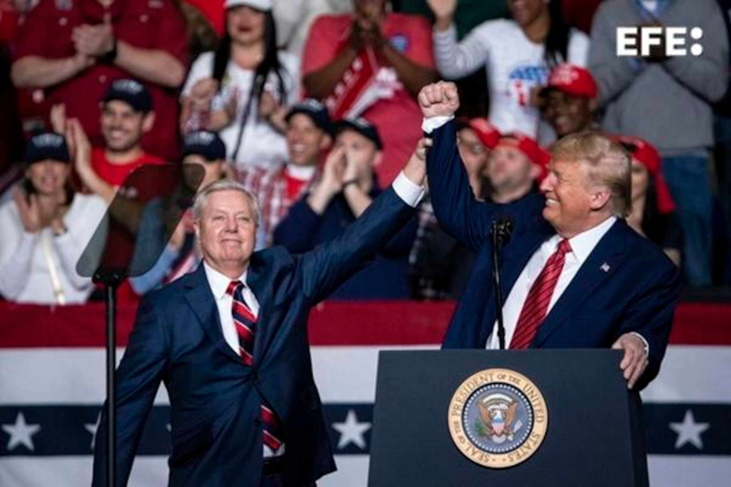 Donald Trump (R) y el senaodr Lindsey Graham
