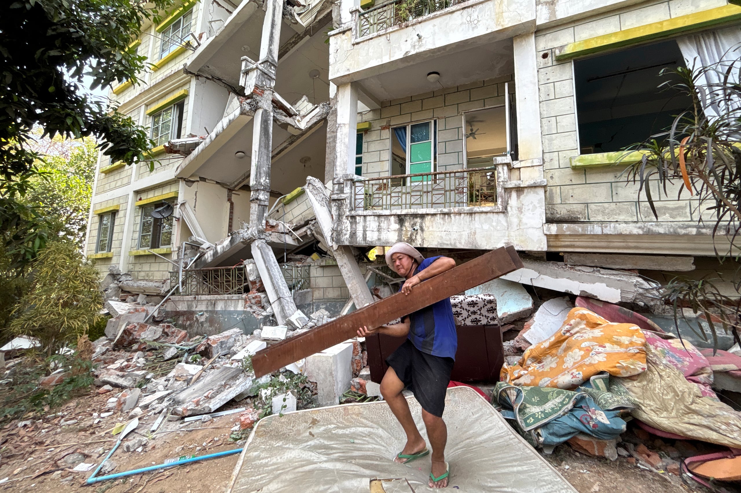 Con una intensidad de 7.7, el terremoto de Birmania, cerca de Mandalay, afectó a 17 millones de habitantes y tuvo efectos devastadores debido a una ruptura terrestre de casi 500 kilómetros.