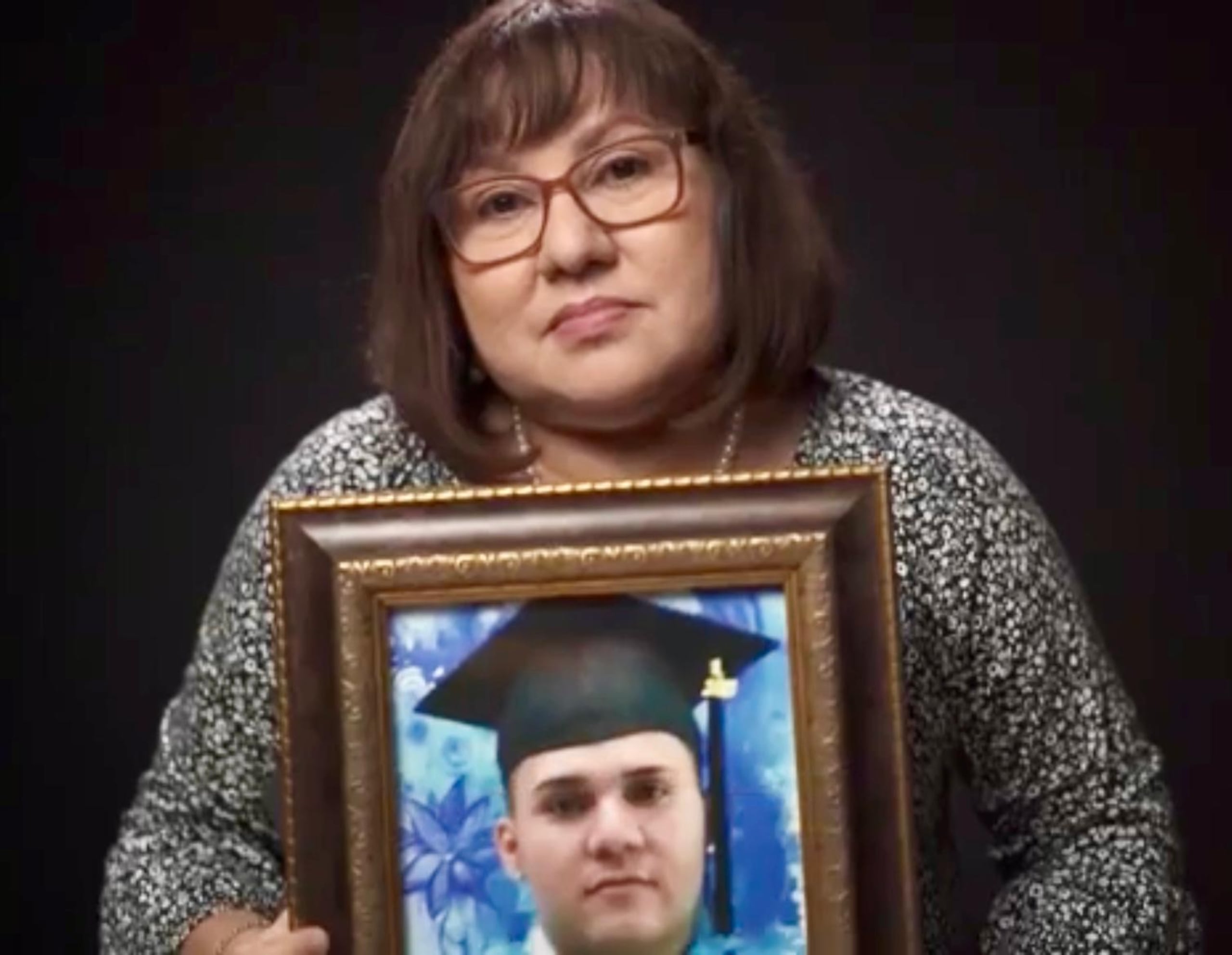 Dra. Elba Guzmán presentó sus propuestas para reducir la crisis por el uso de opiaceos en la isla, que cobró la vida de su hijo Kevin L. Díaz, en el 2017.