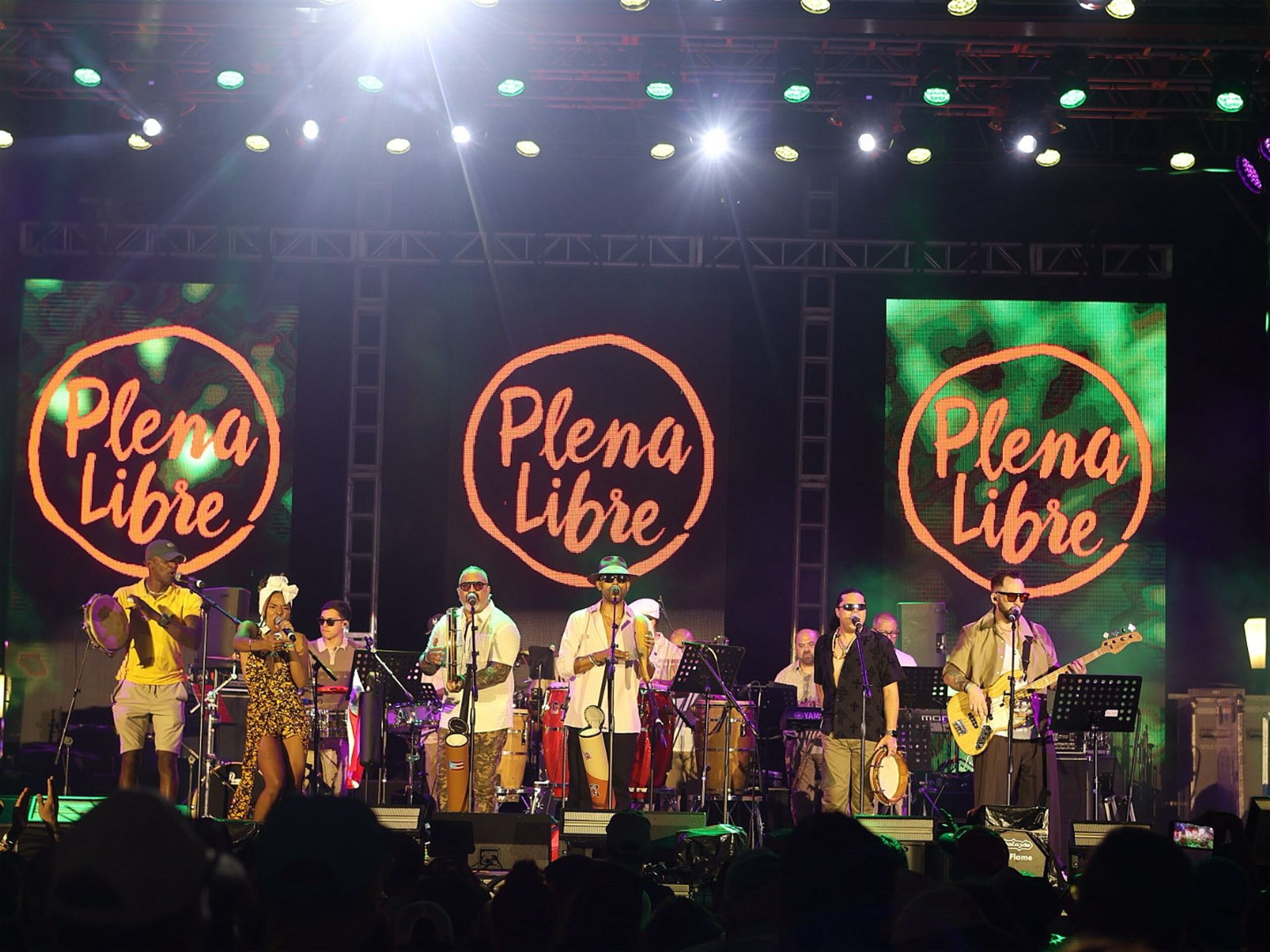 Plena Libre regresó a la Plaza del Quinto Centenario para llevar el legado de la agrupación a su modo.