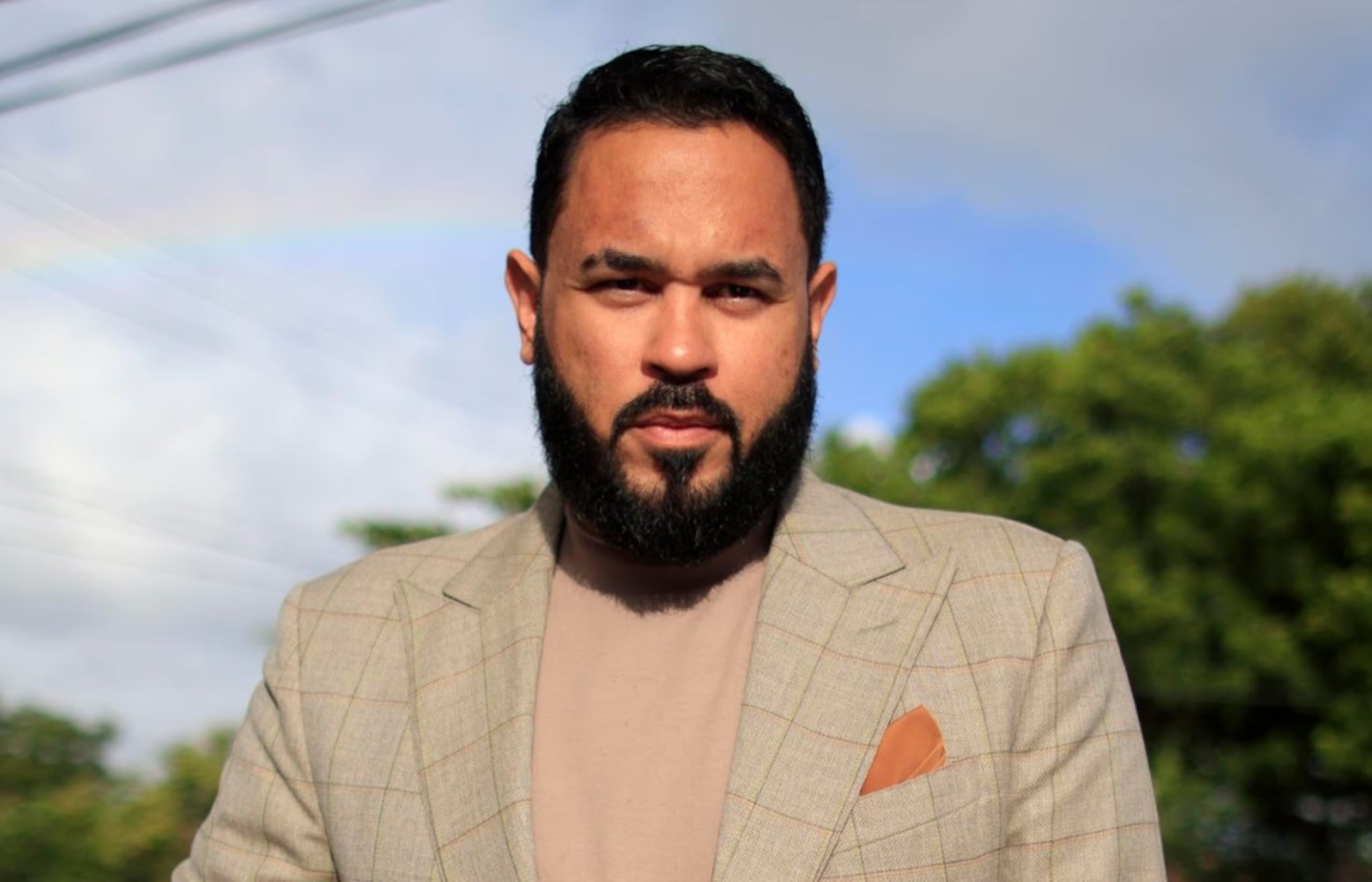 El productor Raphy Pina fue sentenciado a tres años y cinco meses de prisión, pero cumplió poco más de dos año de cárcel por posesión de un arma de fuego.