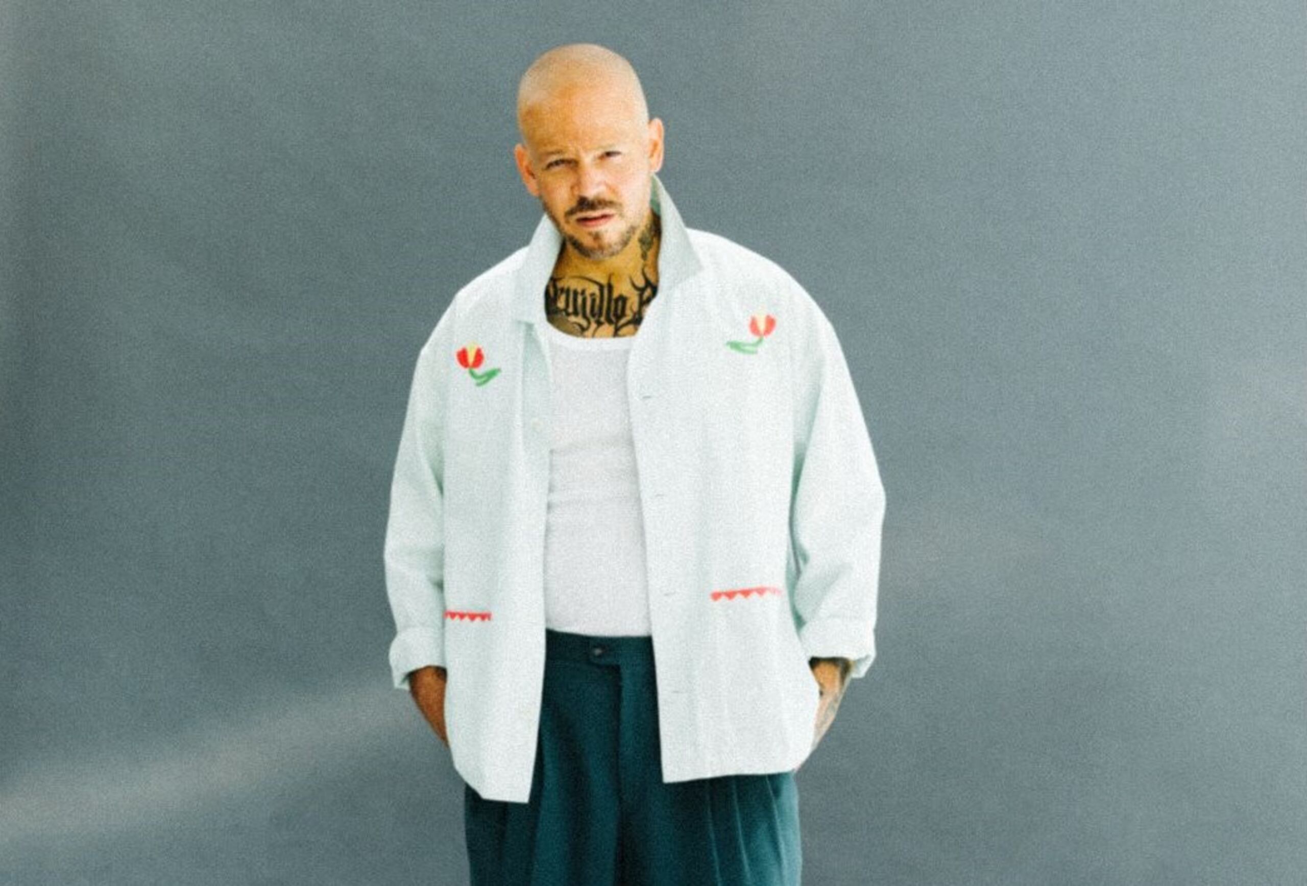 El álbum cuenta con 23 canciones.