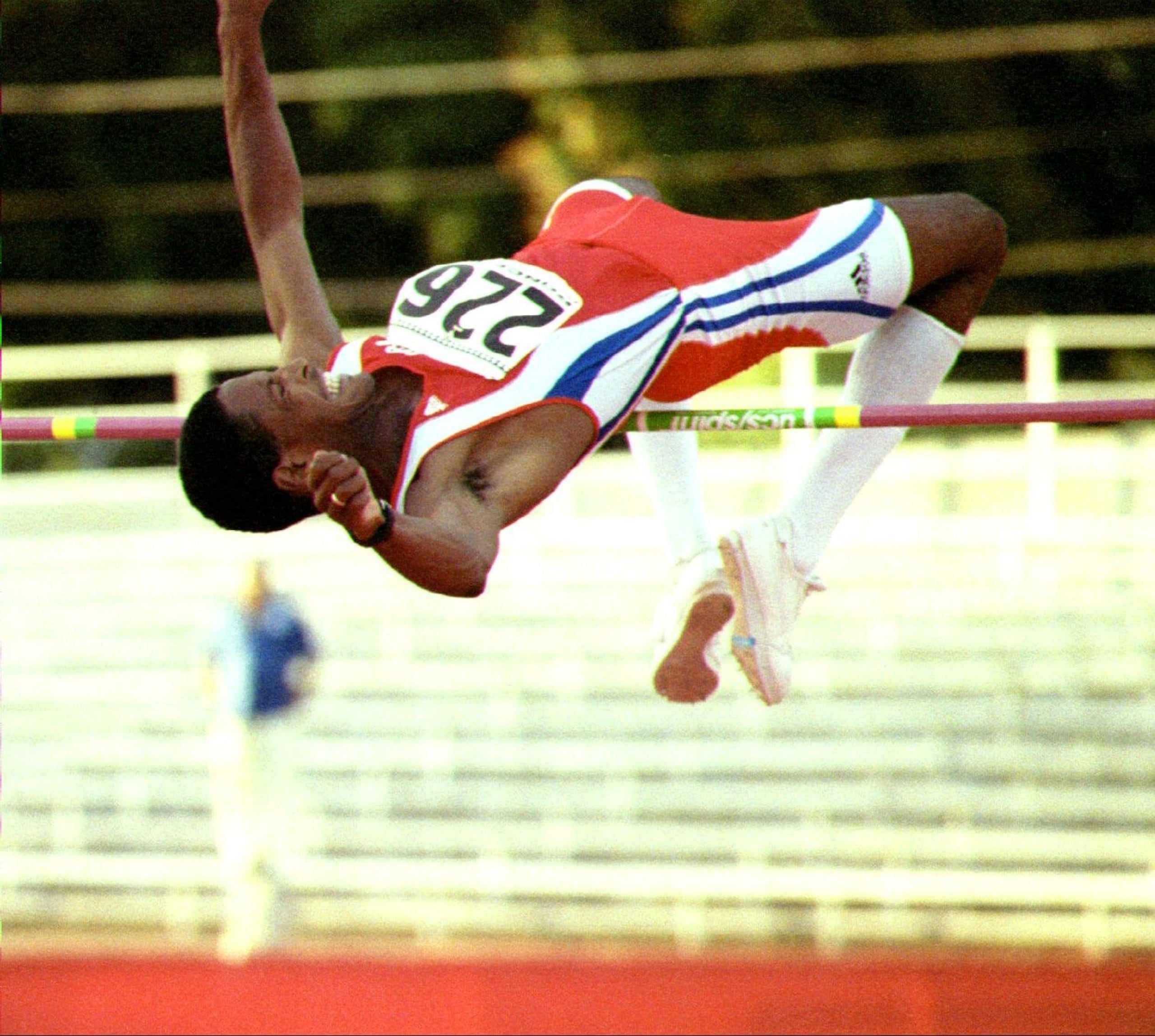 Javier Sotomayor también compitió en la isla durante los Juegos Centroamericanos y del Caribe de Ponce 1993. (Archivo / GFR Media)