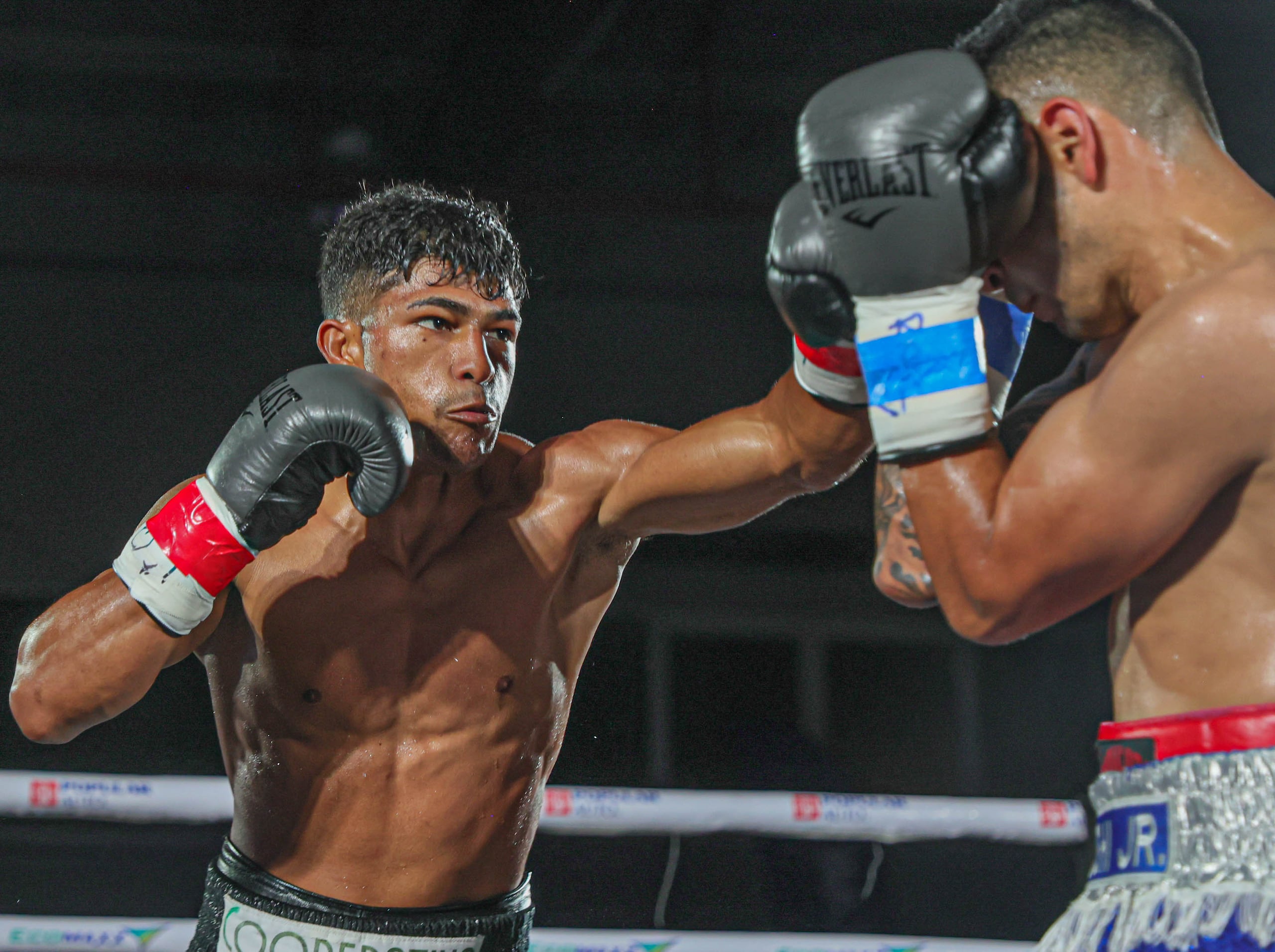 Juan Carlos "El Indio" Camacho Jr. (izquierda) y Josué "Zurdo" Morales (derecha).