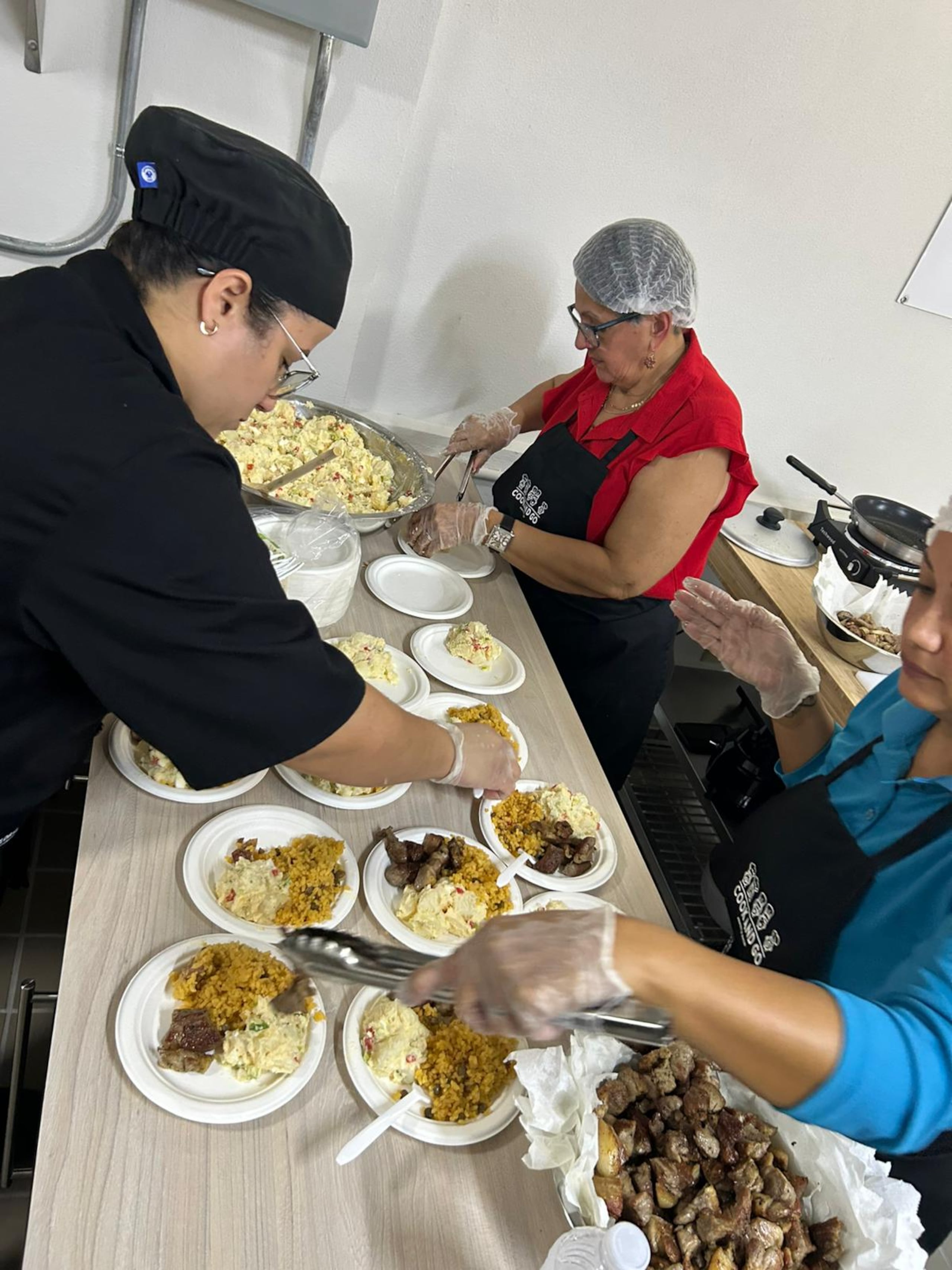 Todo lo que preparan en el espacio de cocina comunitaria lo pueden llevar a su casa.
