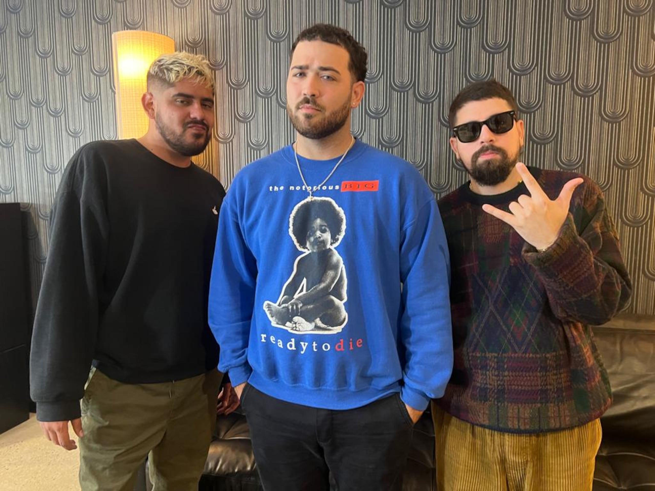 Los Rivera Destino estrenan su tercer sencillo del álbum "Memes del futuro", que está disponible en todas las plataformas digitales.
